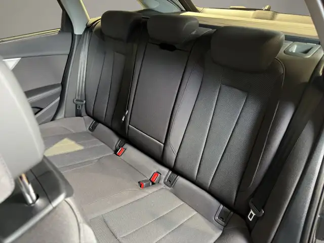 Audi A4 view 13