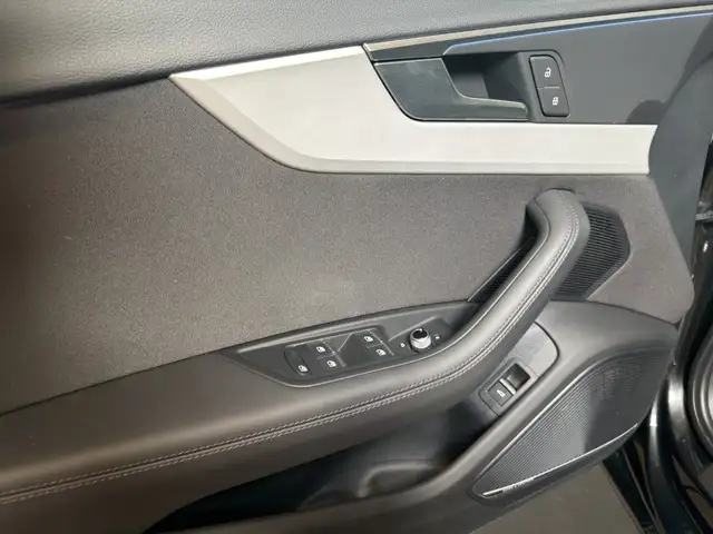 Audi A4 view 12