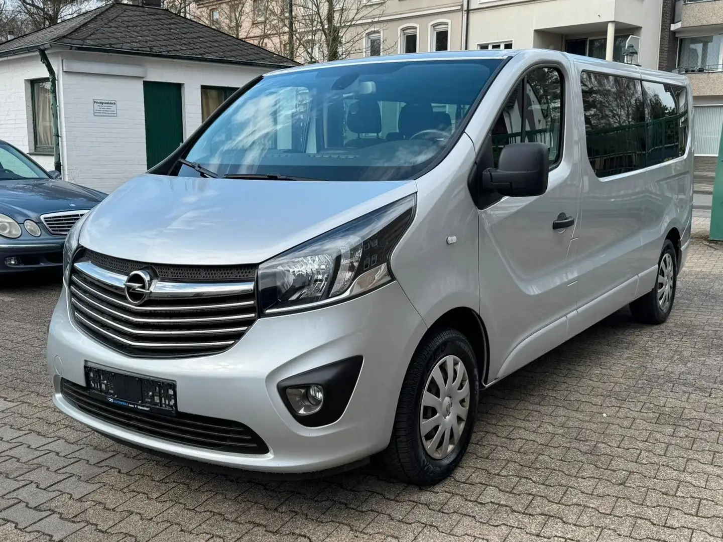 Opel Vivaro B | 9 Sitzer | 2 Hand | Klima Grau - 1