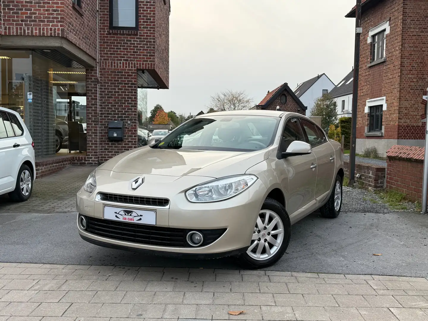 Renault Fluence 1.6i // AIRCO // Beige - 1