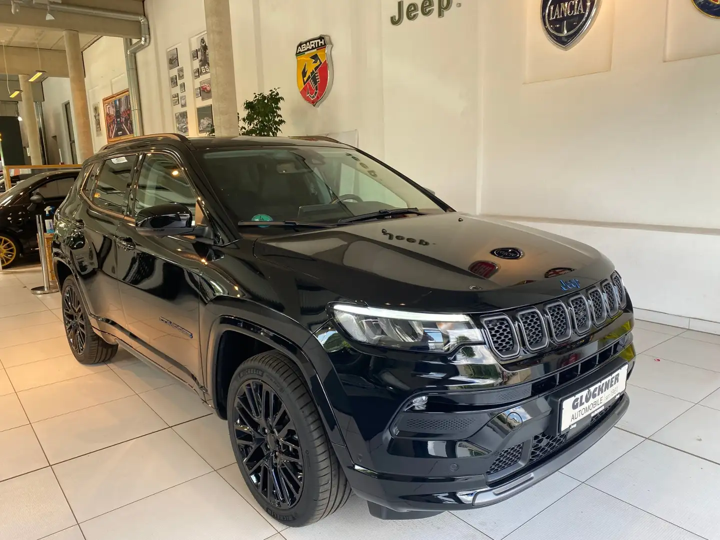 Jeep Compass Plug-In S Schwarz - 2