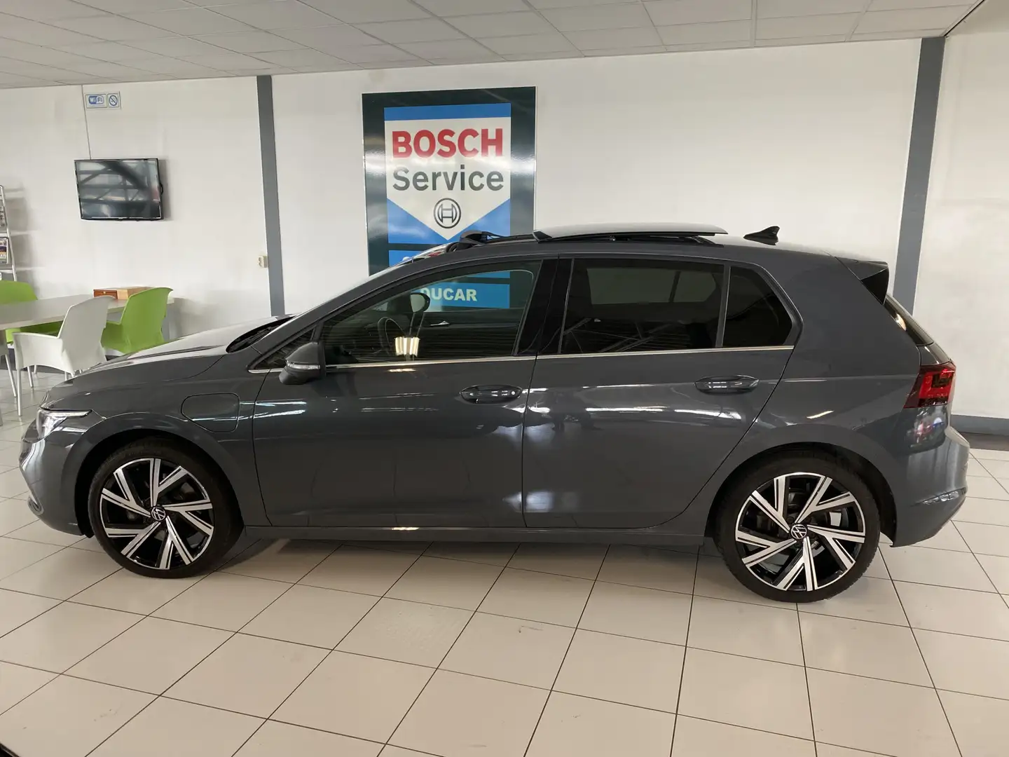 Volkswagen Golf 1.4 eHybrid Style Panorama dak / Camera / Apple Ca Grijs - 2