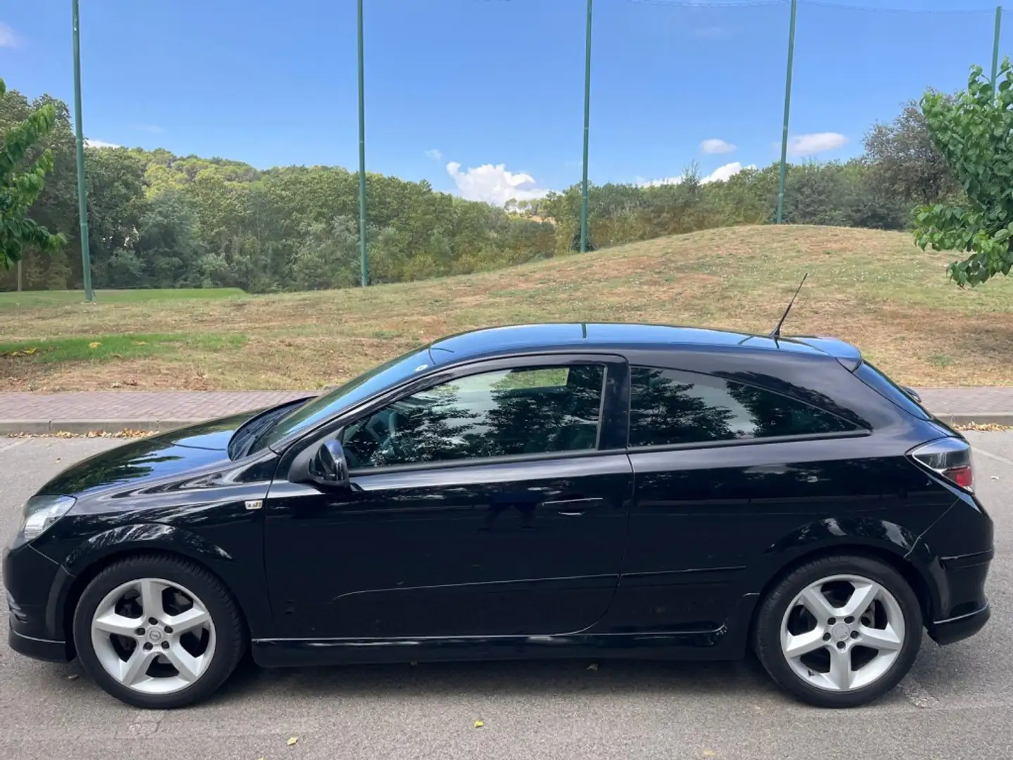 Opel Astra GTC 1.7CDTi Sport 125 Negro - 2