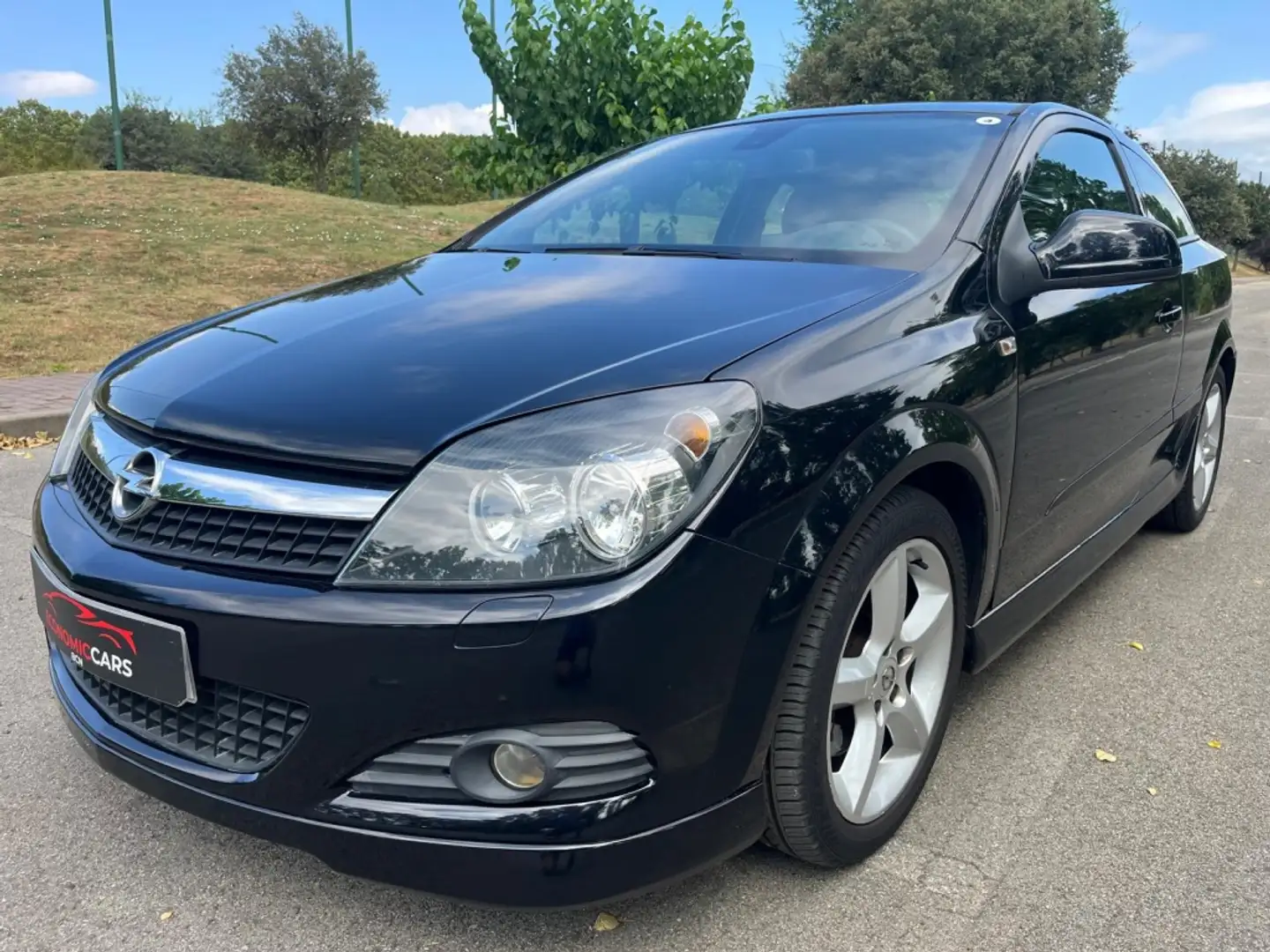 Opel Astra GTC 1.7CDTi Sport 125 Negro - 1