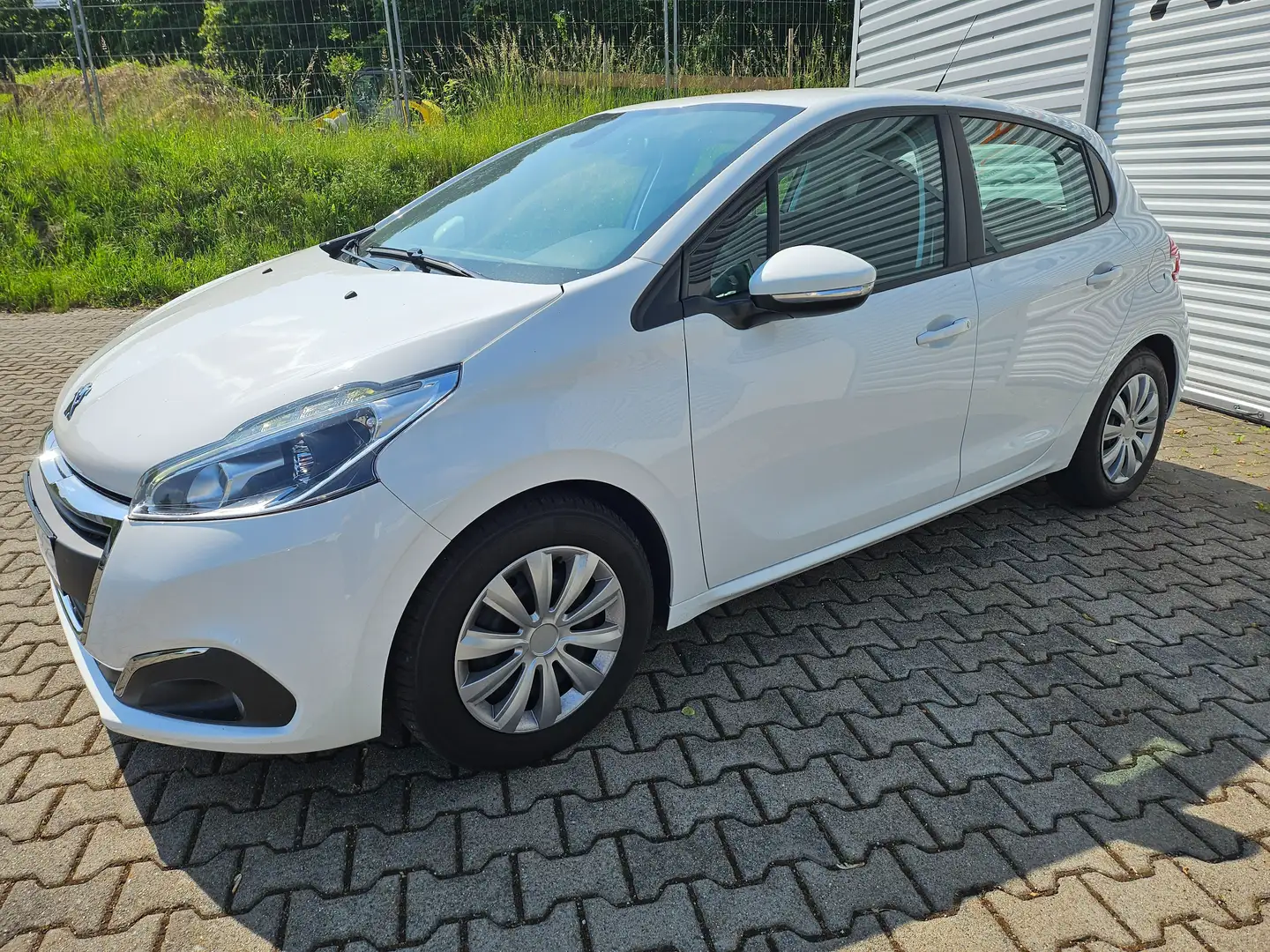 Peugeot 208 PureTech 82 Urban Move Beyaz - 2
