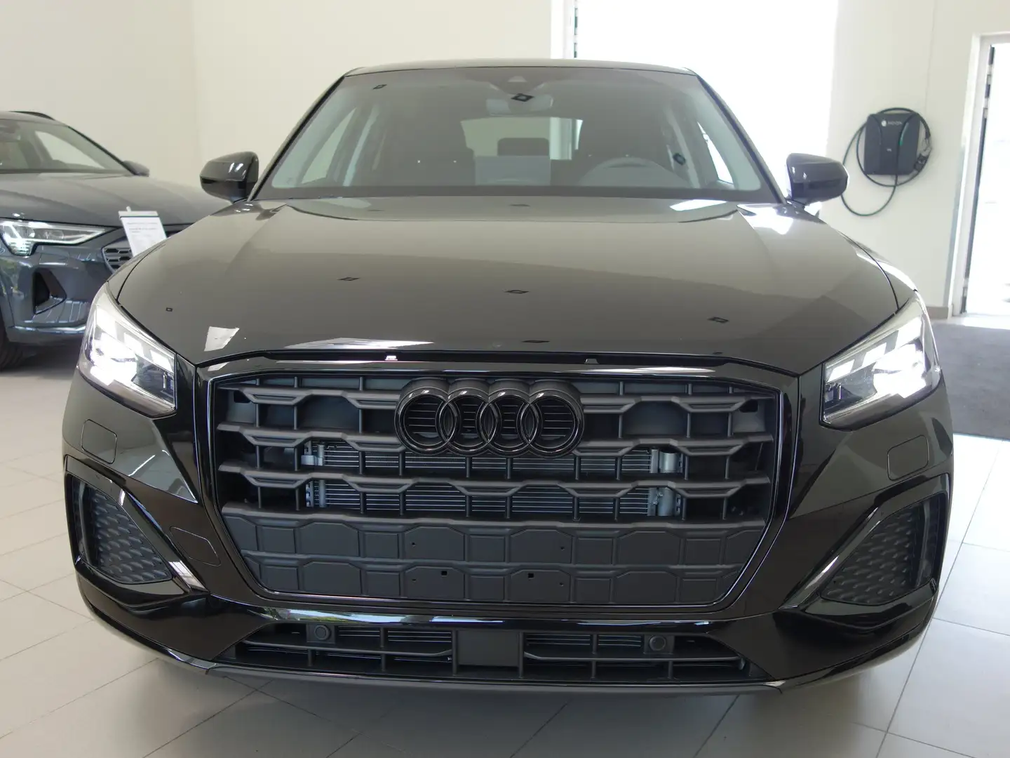 Audi Q2 35 TFSI admired S-tronic Schwarz - 2