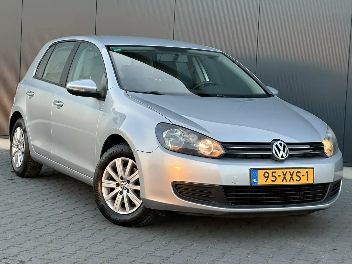 Volkswagen Golf 1.2 TSI Highline 5-Deurs - Navi - Clima - Cruise - Grijs - 2