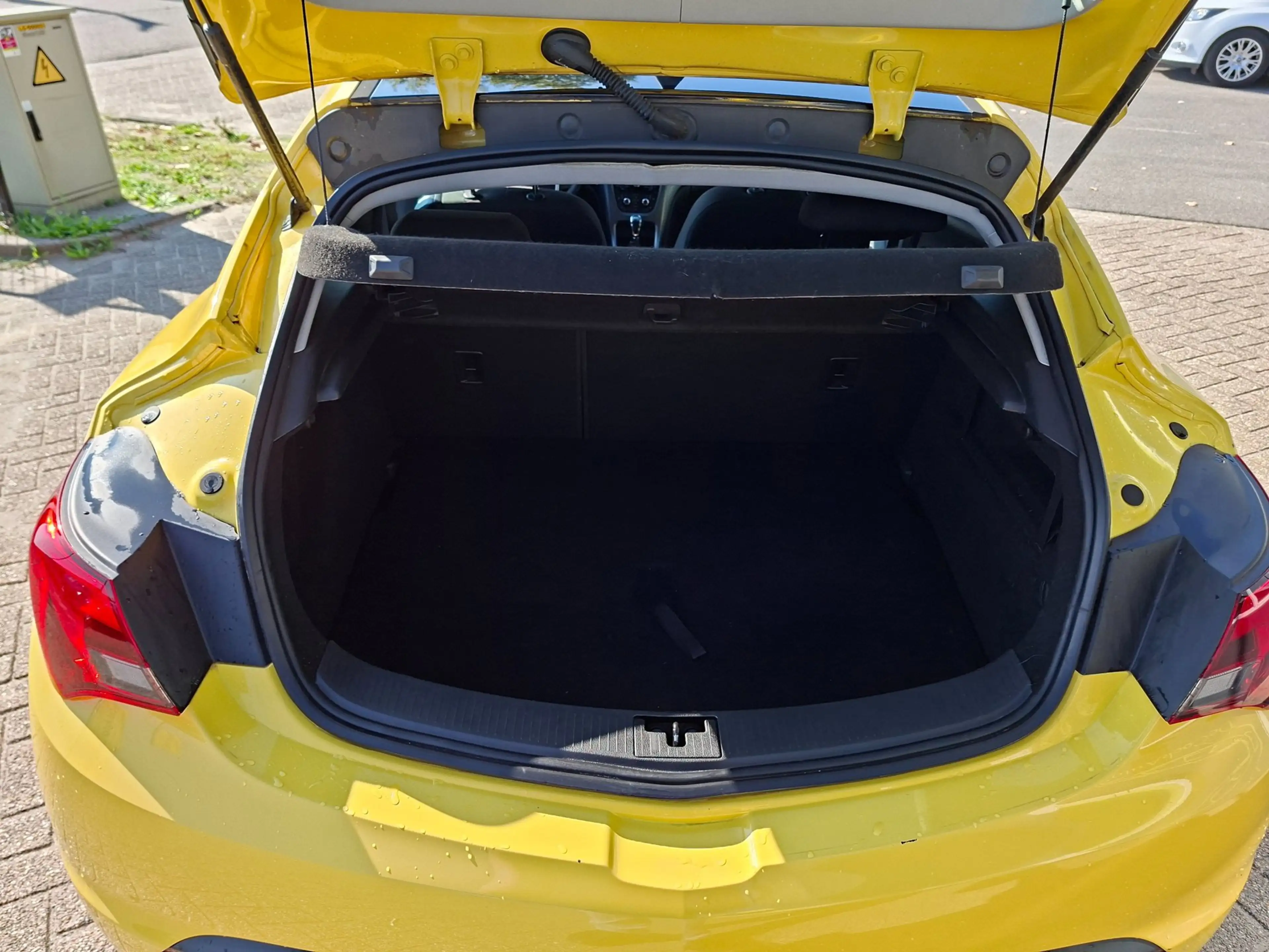 Opel Astra GTC 1.4 Turbo Sport — photo 7