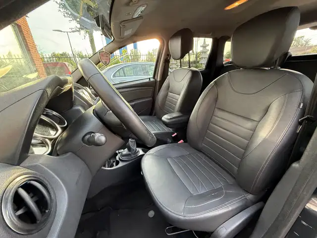 Dacia Duster view 16