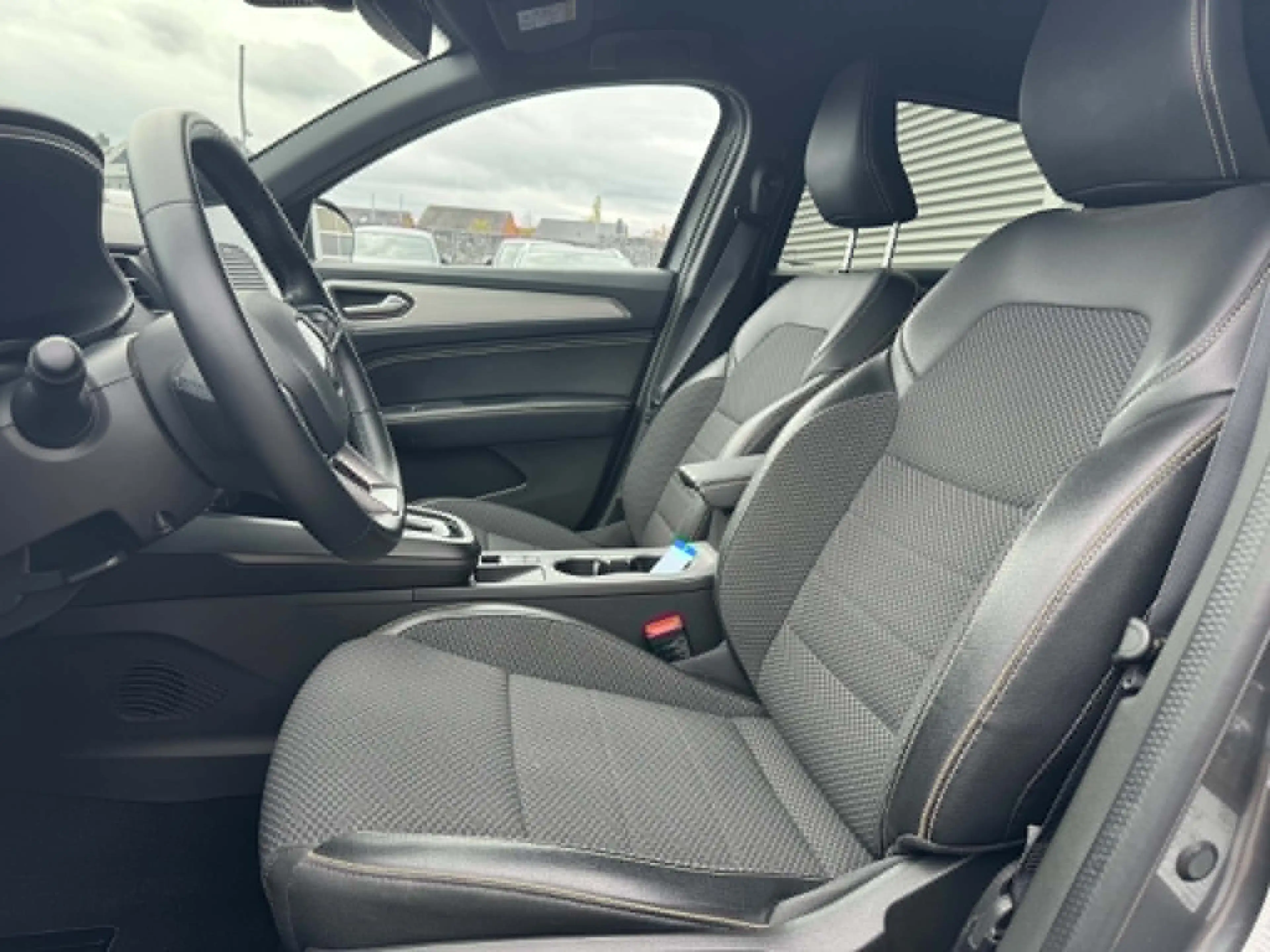 Renault Arkana Arkana E-TECH 1.6i Techno — photo 9