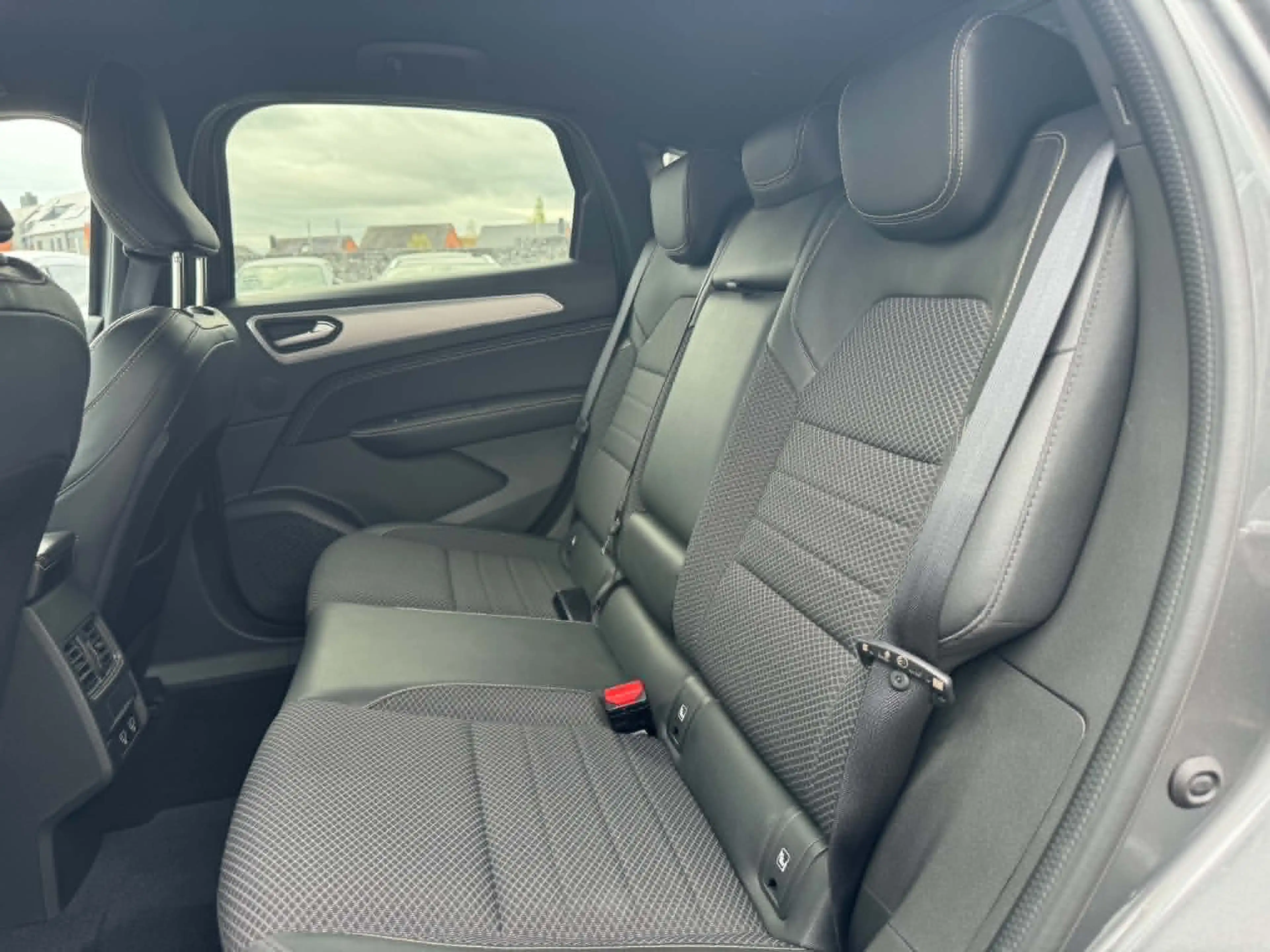 Renault Arkana Arkana E-TECH 1.6i Techno — photo 10