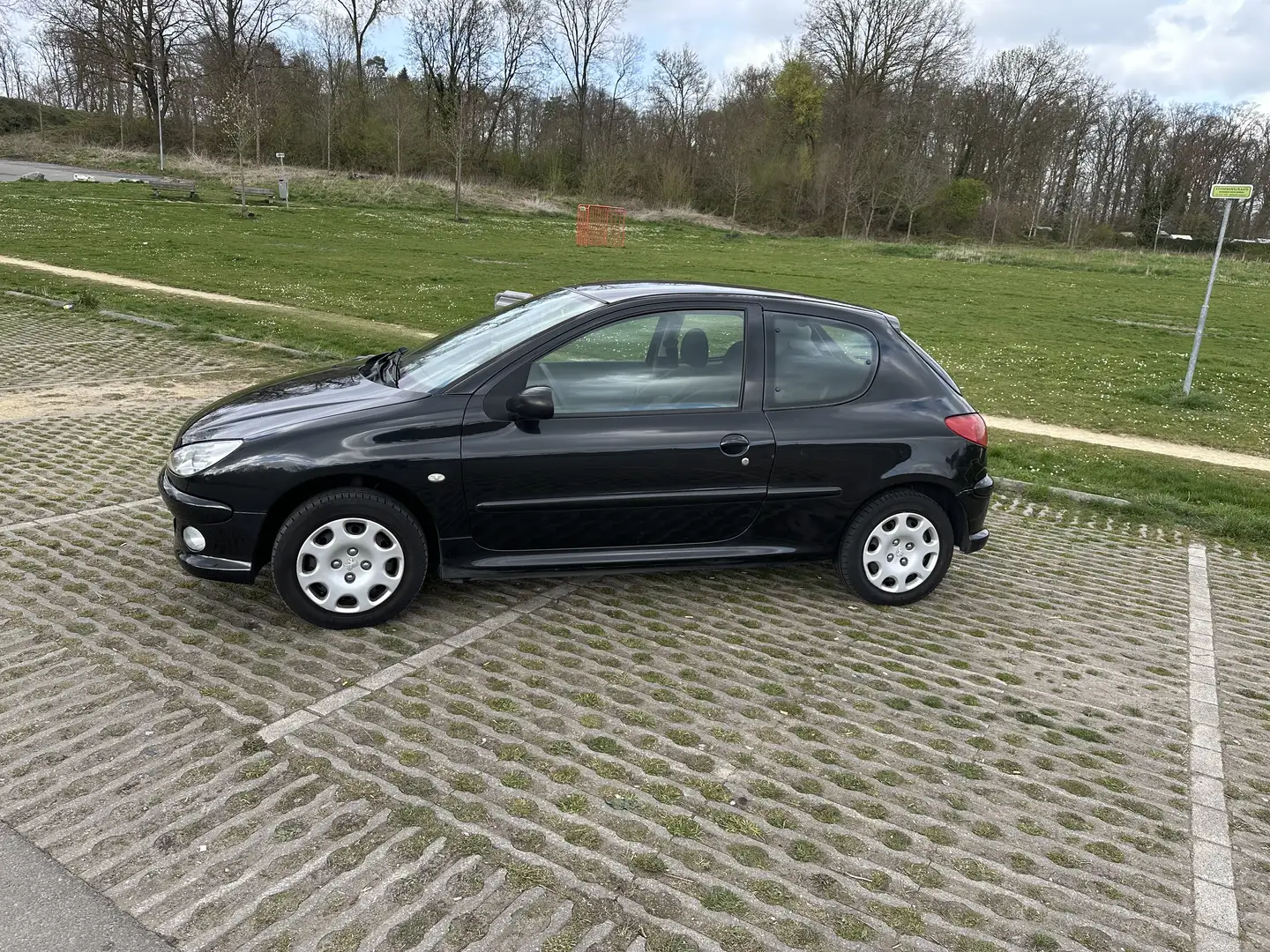 Peugeot 206 1.4 Forever Zwart - 2