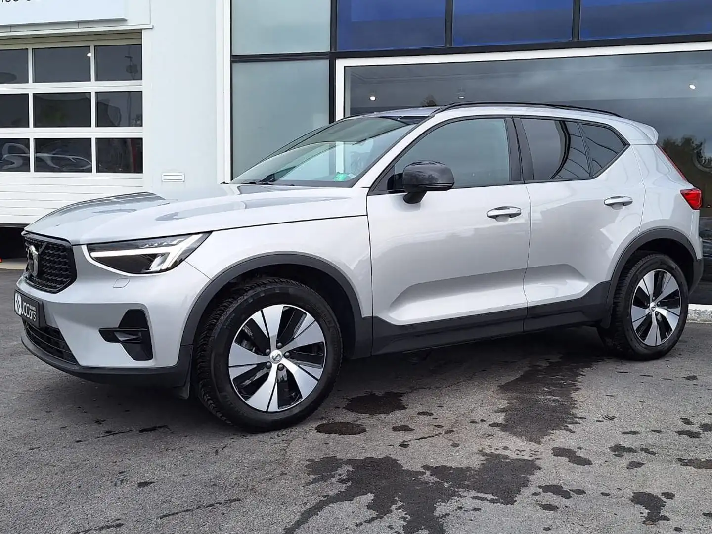 Volvo XC40 1.5 T2 Plus Limited Edition Geartronic Gris - 2