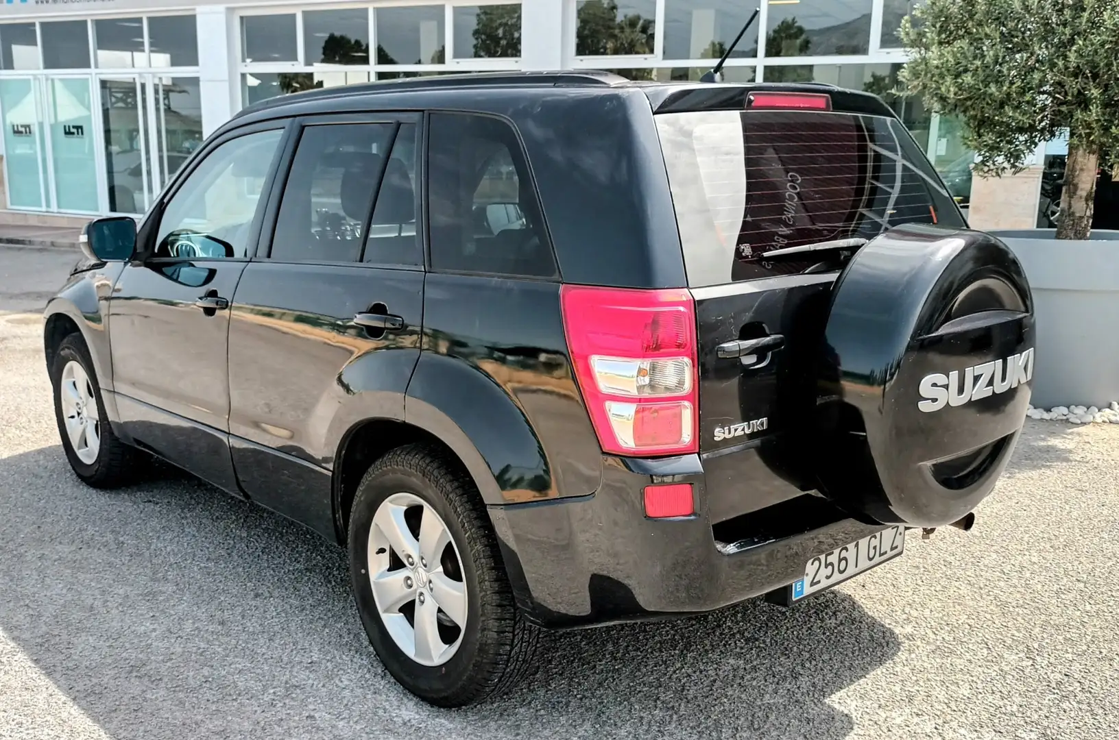 Suzuki Grand Vitara 2.4L JLX-E - 2