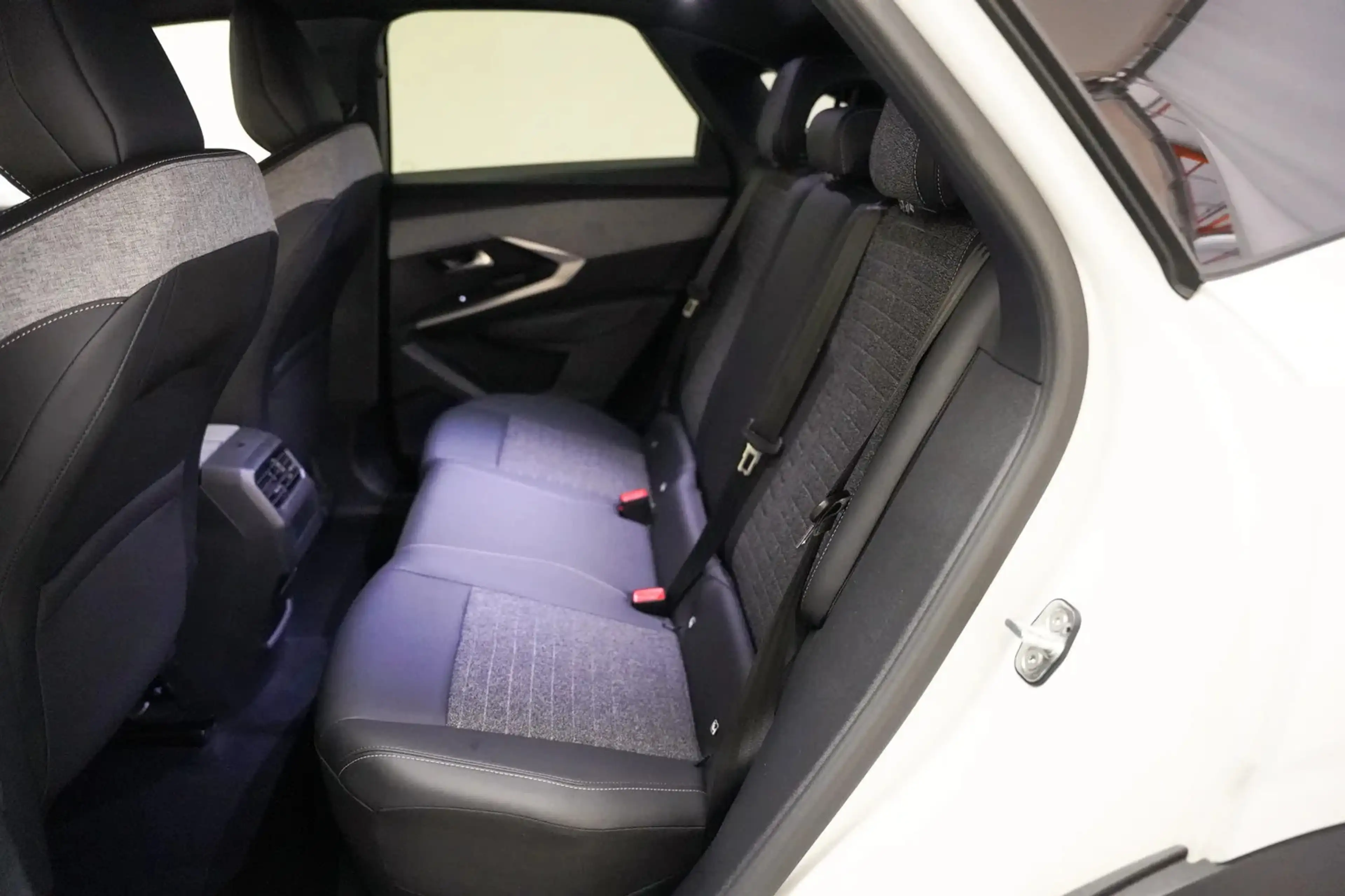 Peugeot 3008 e-3008 Allure Avantage 210 73 kWh [ Navi Apple/And — photo 15