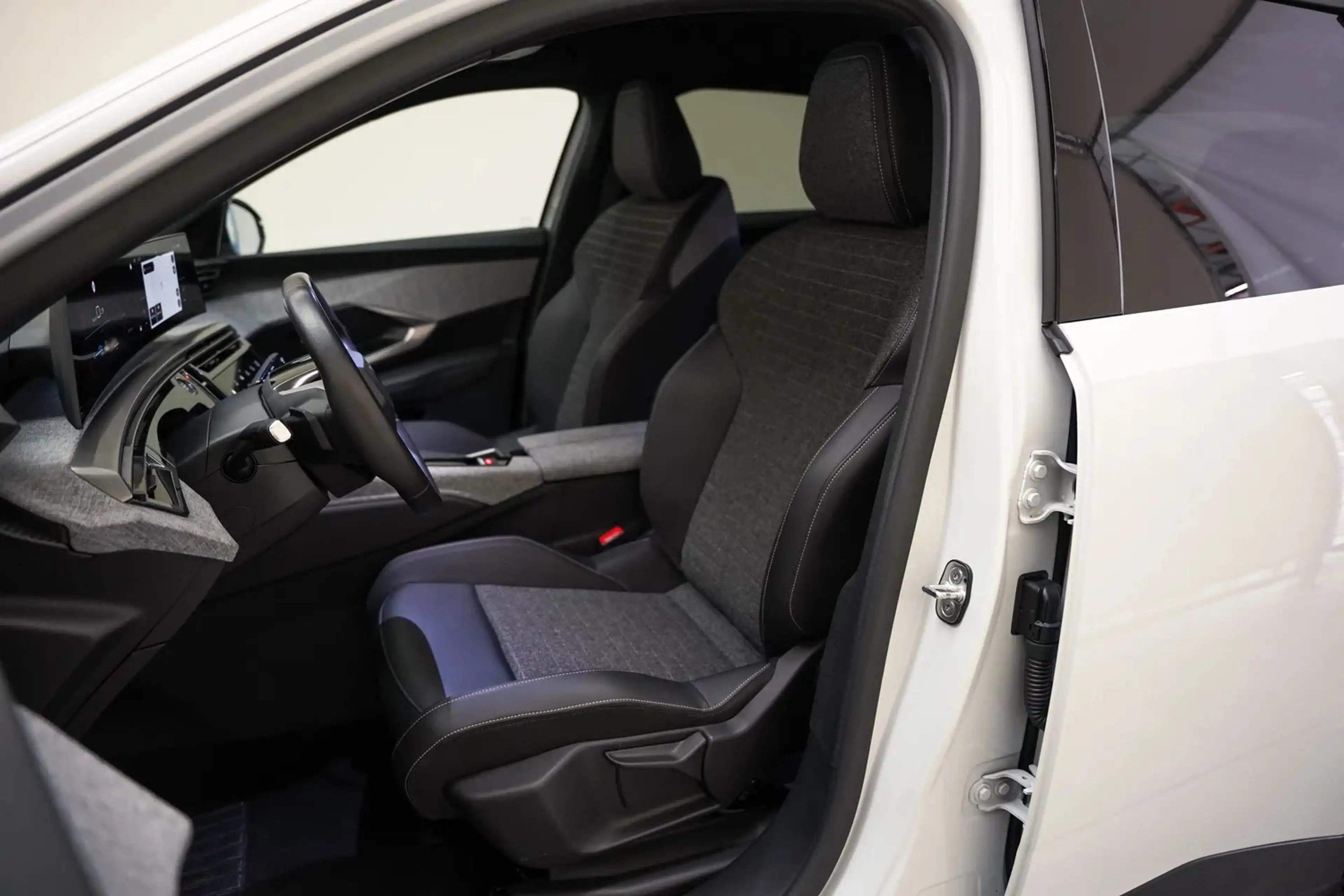 Peugeot 3008 e-3008 Allure Avantage 210 73 kWh [ Navi Apple/And — photo 14