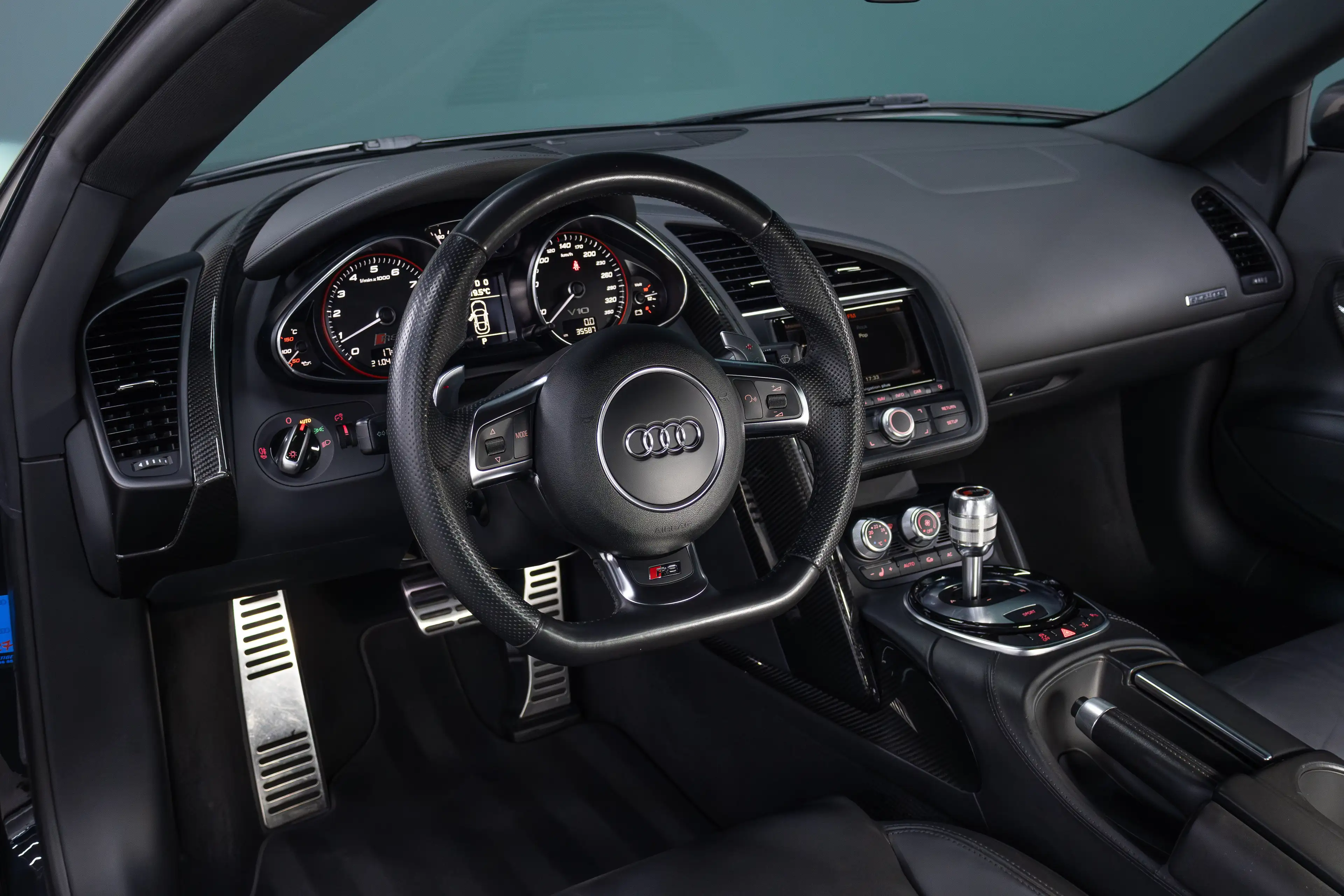 Audi R8 V10 PLUS 5.2 FSI QUATTRO S-TRONIC — photo 13