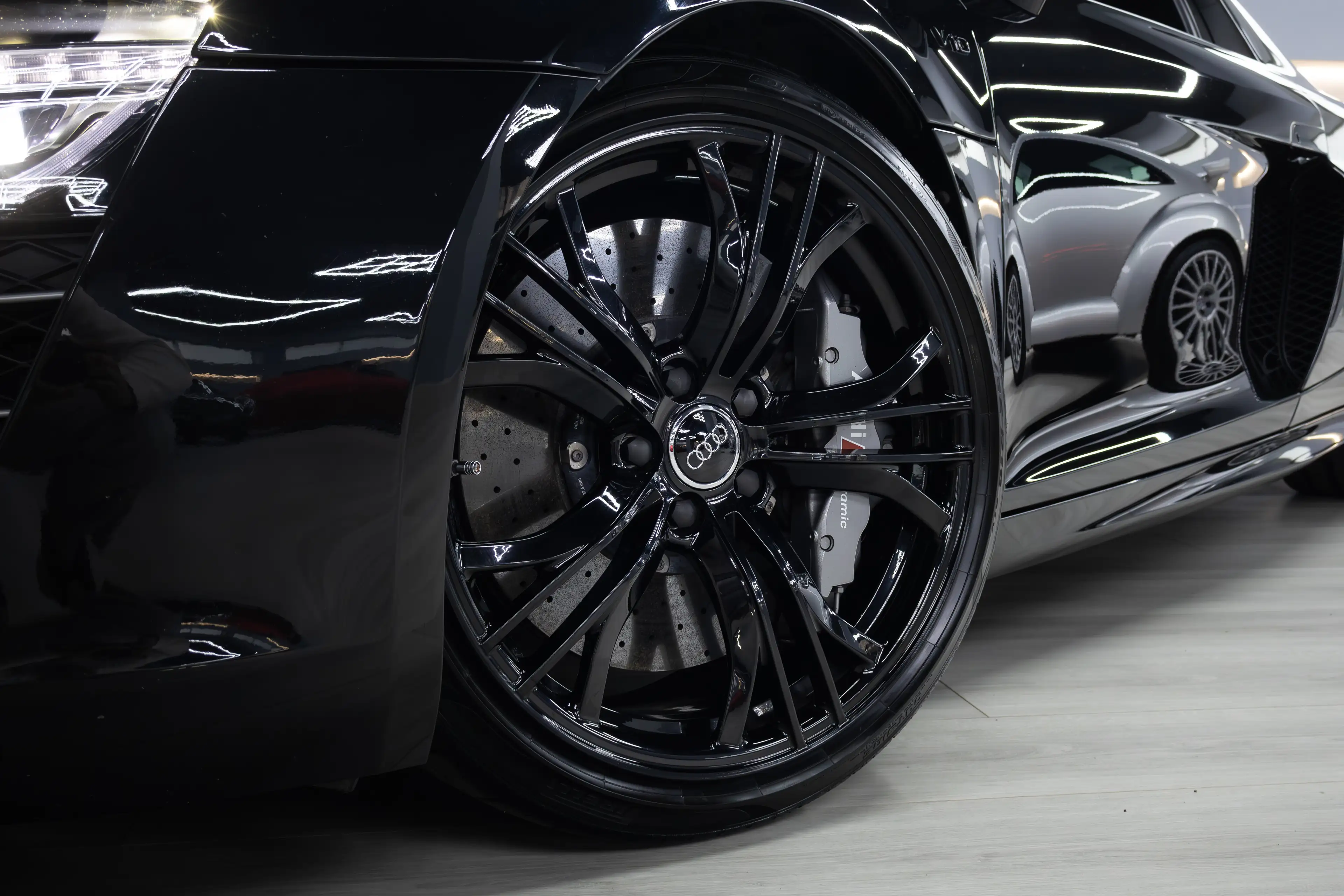 Audi R8 V10 PLUS 5.2 FSI QUATTRO S-TRONIC — photo 11