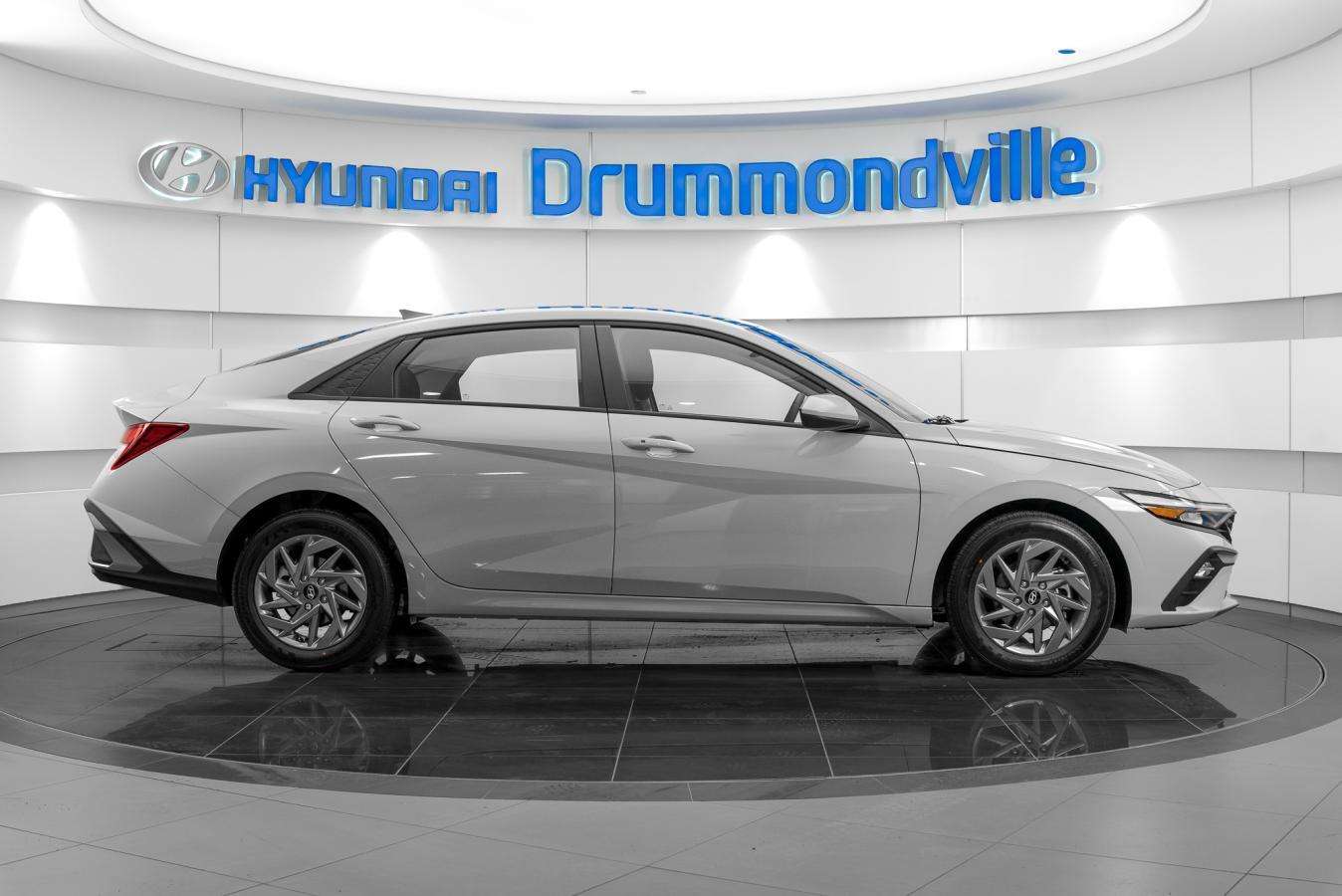 2026 Hyundai Elantra PREFERRED + 75 $ / SEM + LIQUIDATION DEMO + FAITES — снимка 1