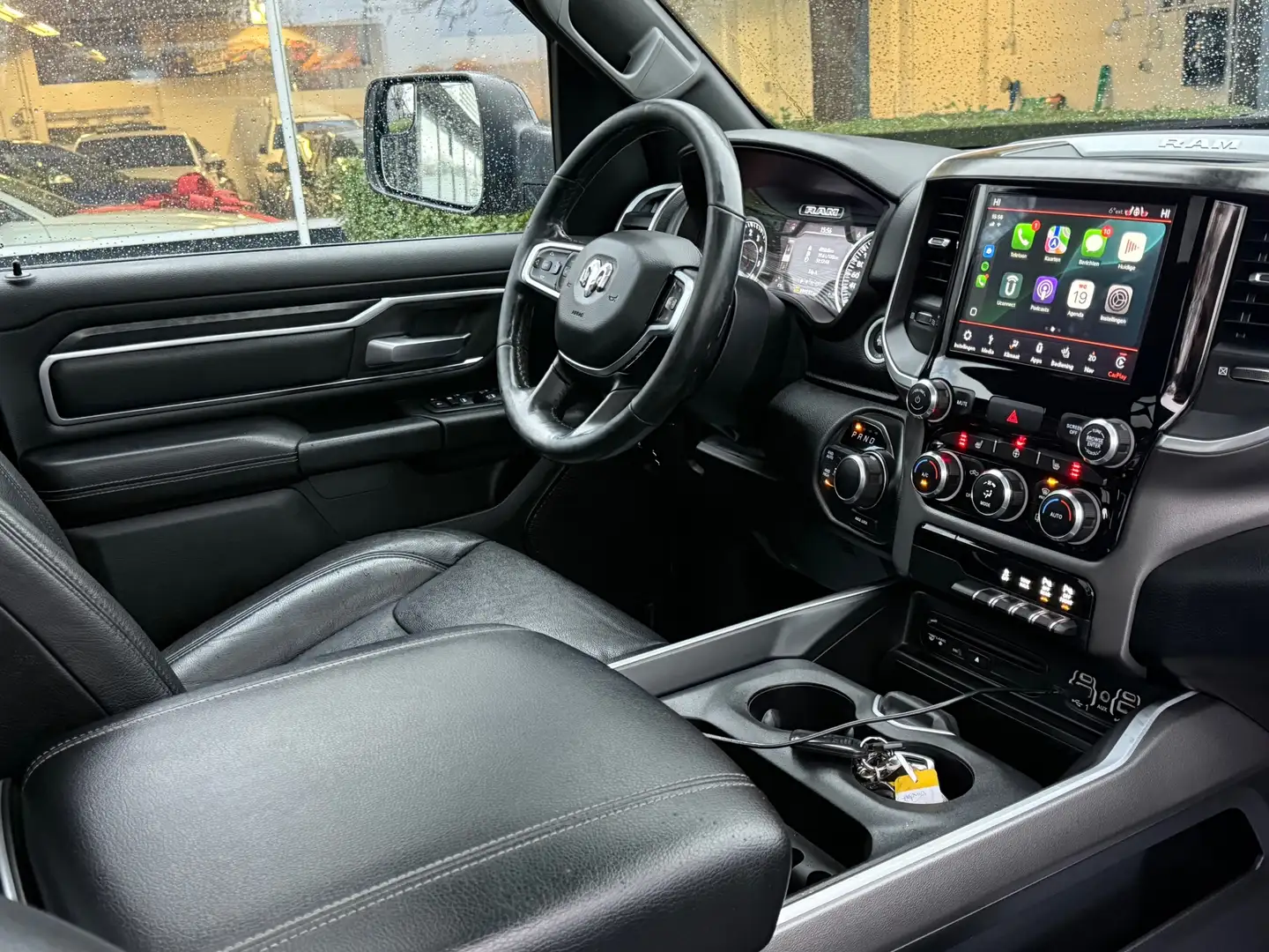 Dodge RAM 1500 5.7 V8 4x4 CREW CAB BIG HORN - HEMI - CARPLAY crna - 2