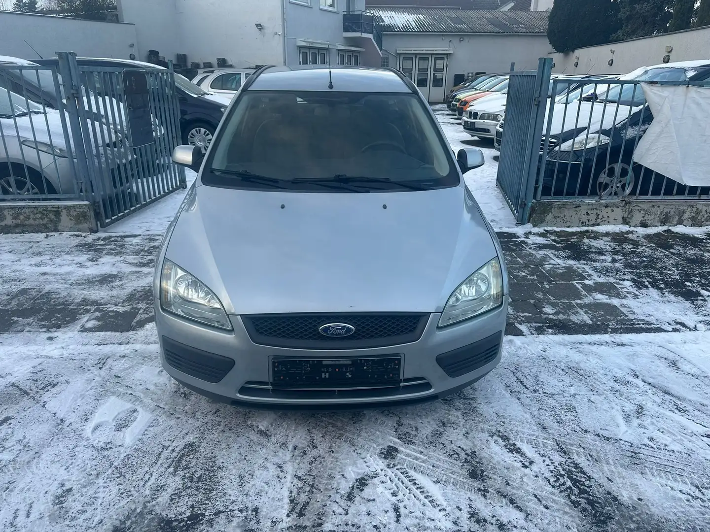 Ford Focus Trend*Dachreling*Klimaanlage*Allwetterreifen Grau - 2