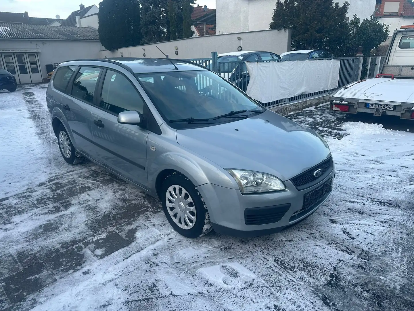 Ford Focus Trend*Dachreling*Klimaanlage*Allwetterreifen Grau - 1