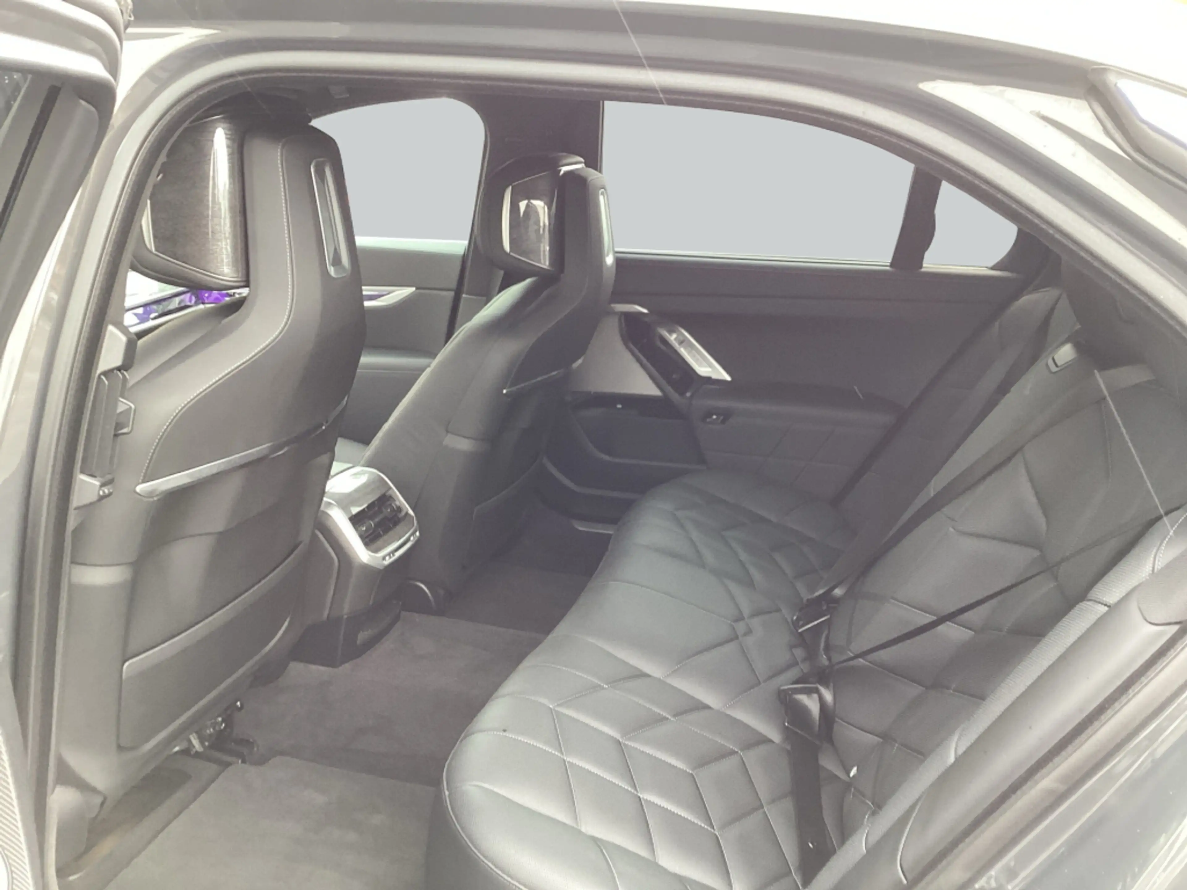 BMW i7 60 xDrive Design Pure Excellence AHK* Pano* — photo 13