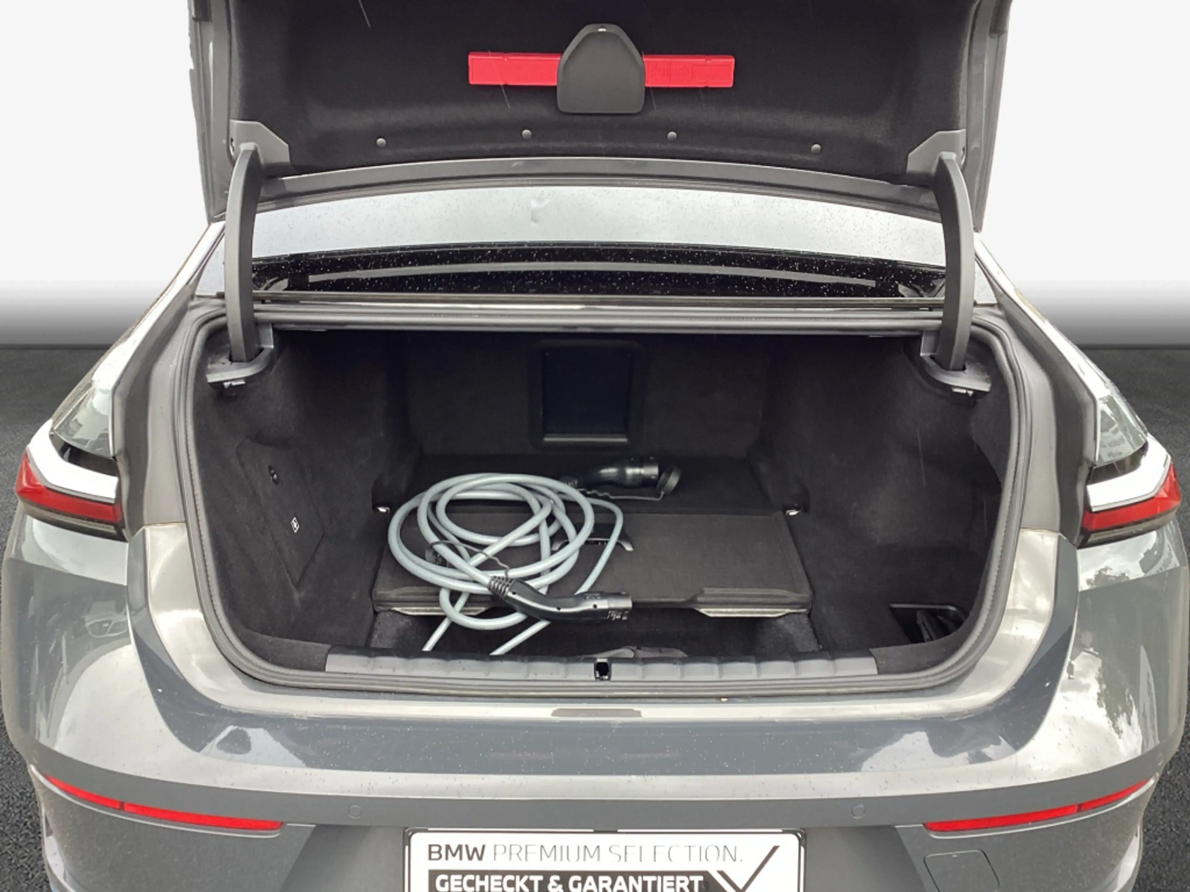 BMW i7 60 xDrive Design Pure Excellence AHK* Pano* — photo 10