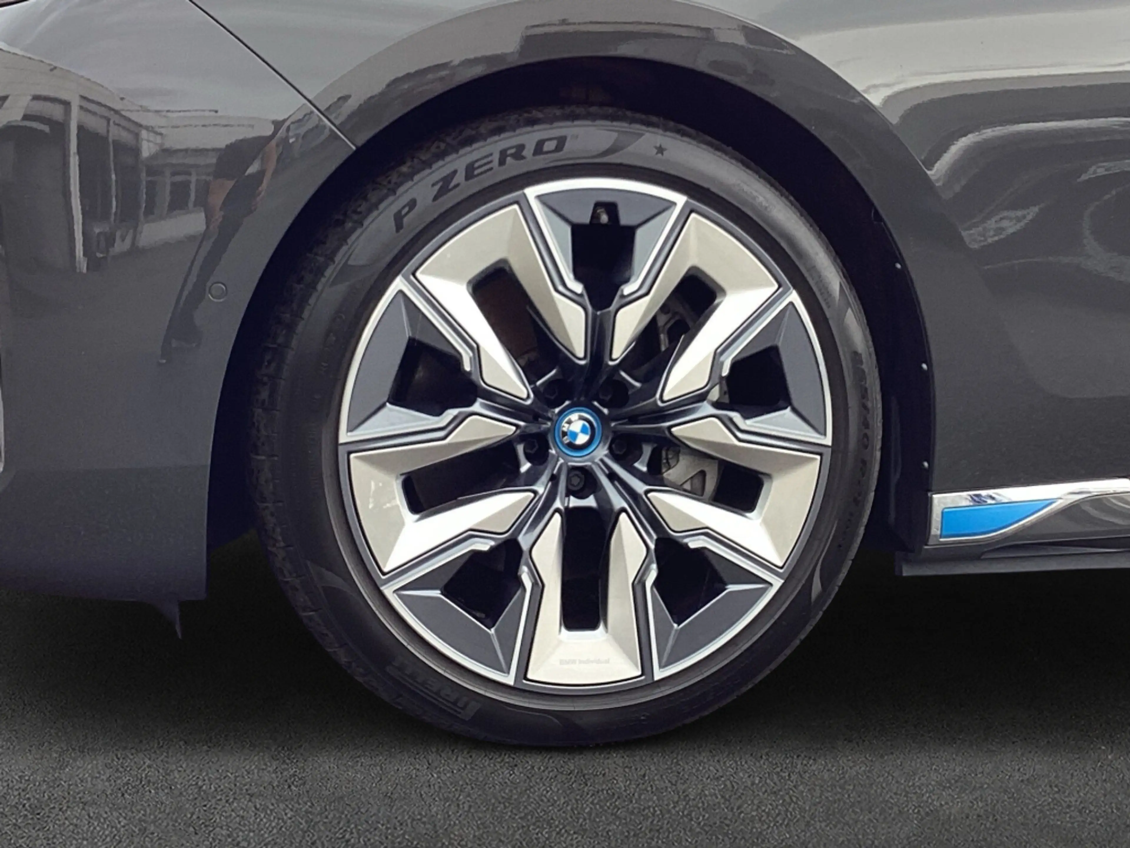 BMW i7 60 xDrive Design Pure Excellence AHK* Pano* — photo 8