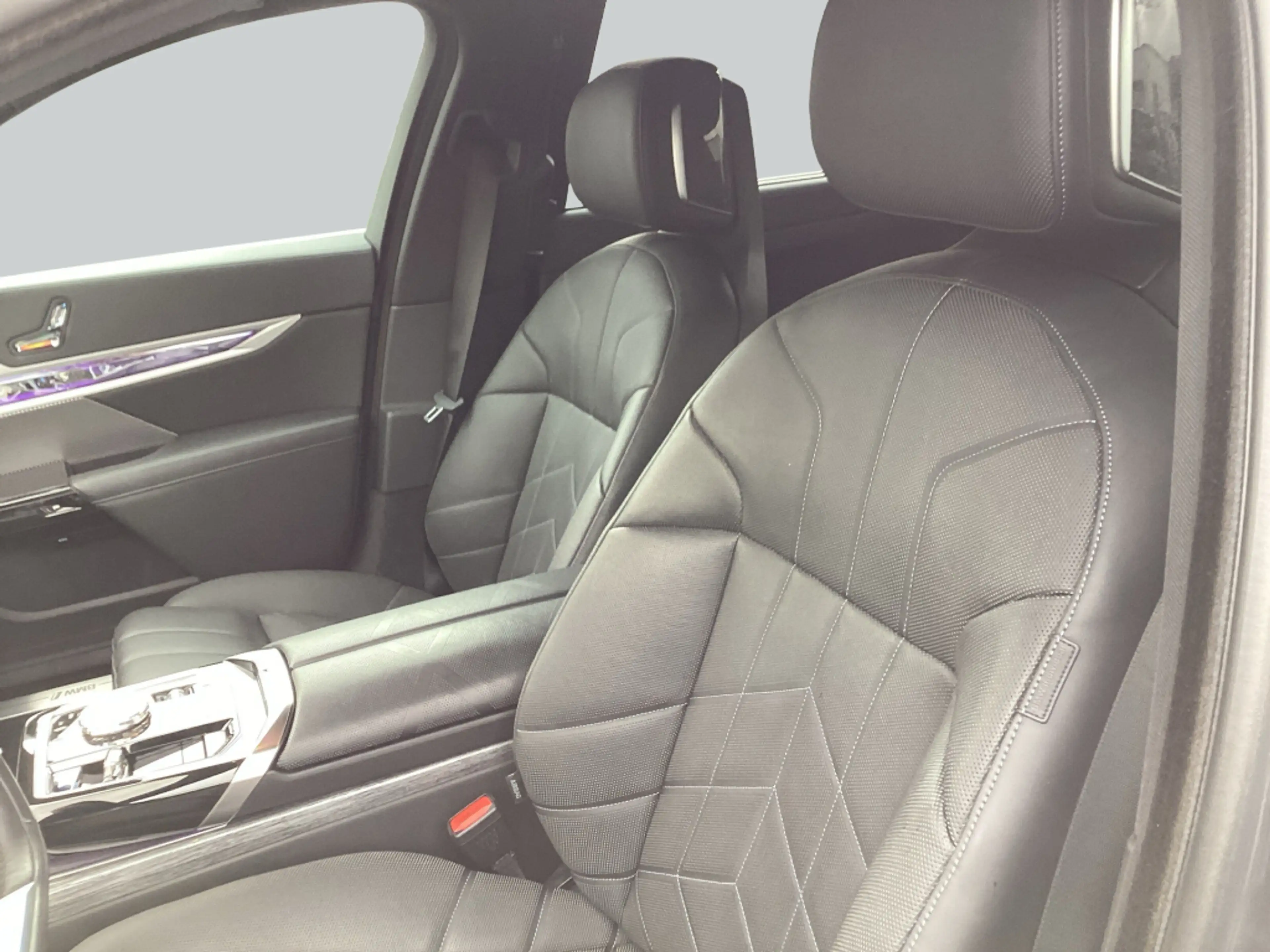 BMW i7 60 xDrive Design Pure Excellence AHK* Pano* — photo 12
