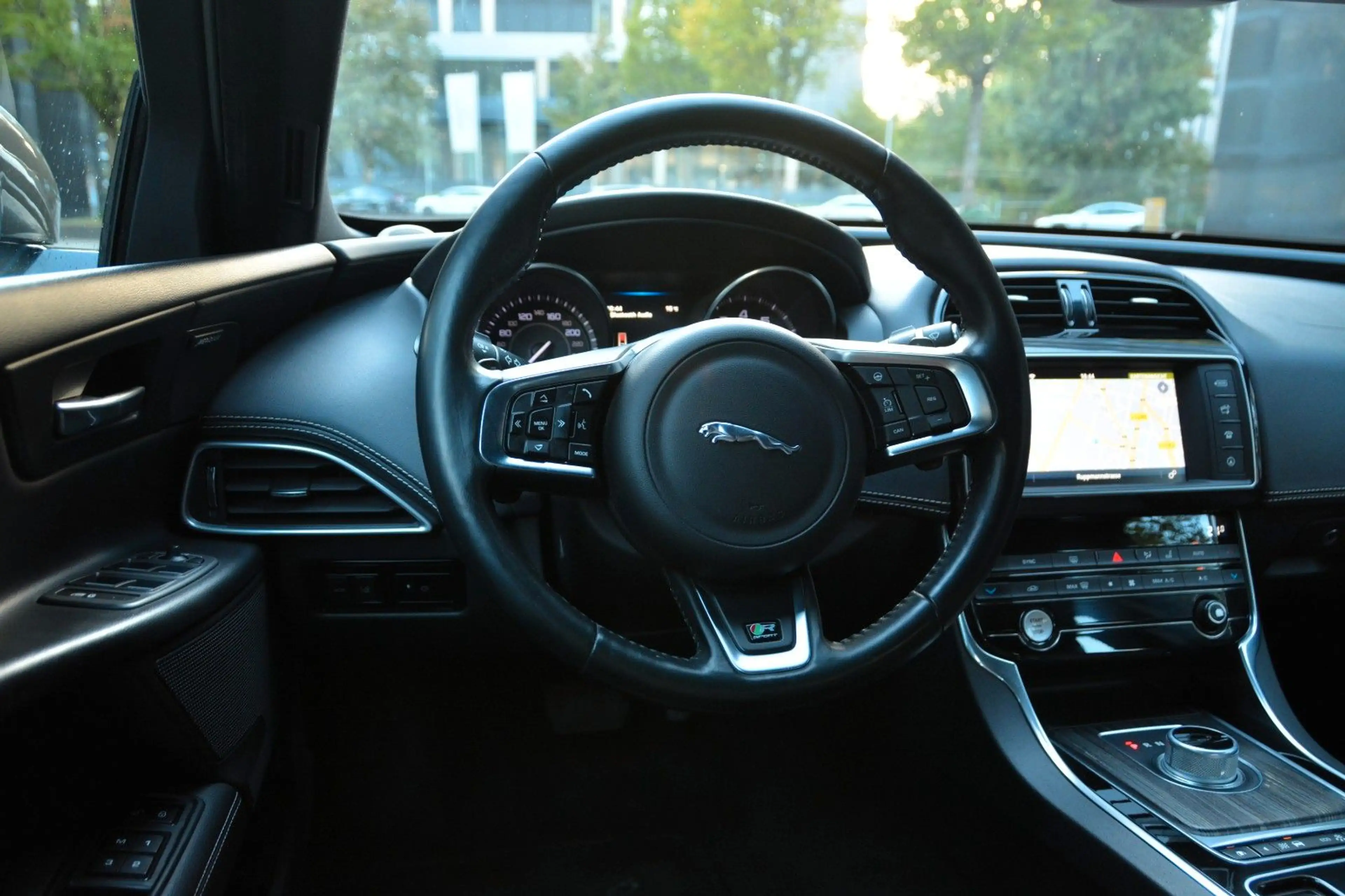 Jaguar XE R-Sport| 2.HAND| BI-XENON| KAMERA| LEDER| SZH — photo 13