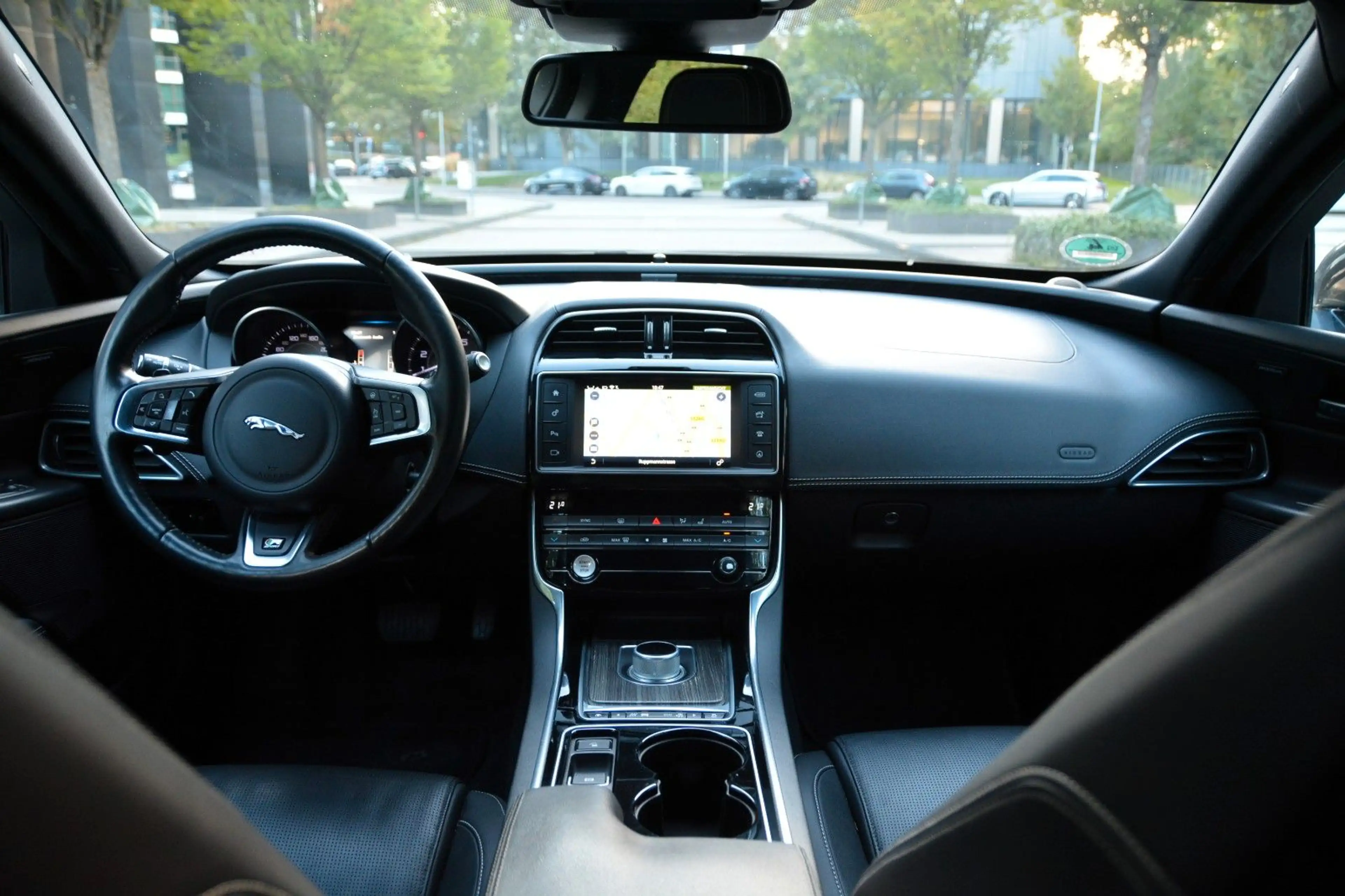 Jaguar XE R-Sport| 2.HAND| BI-XENON| KAMERA| LEDER| SZH — photo 12