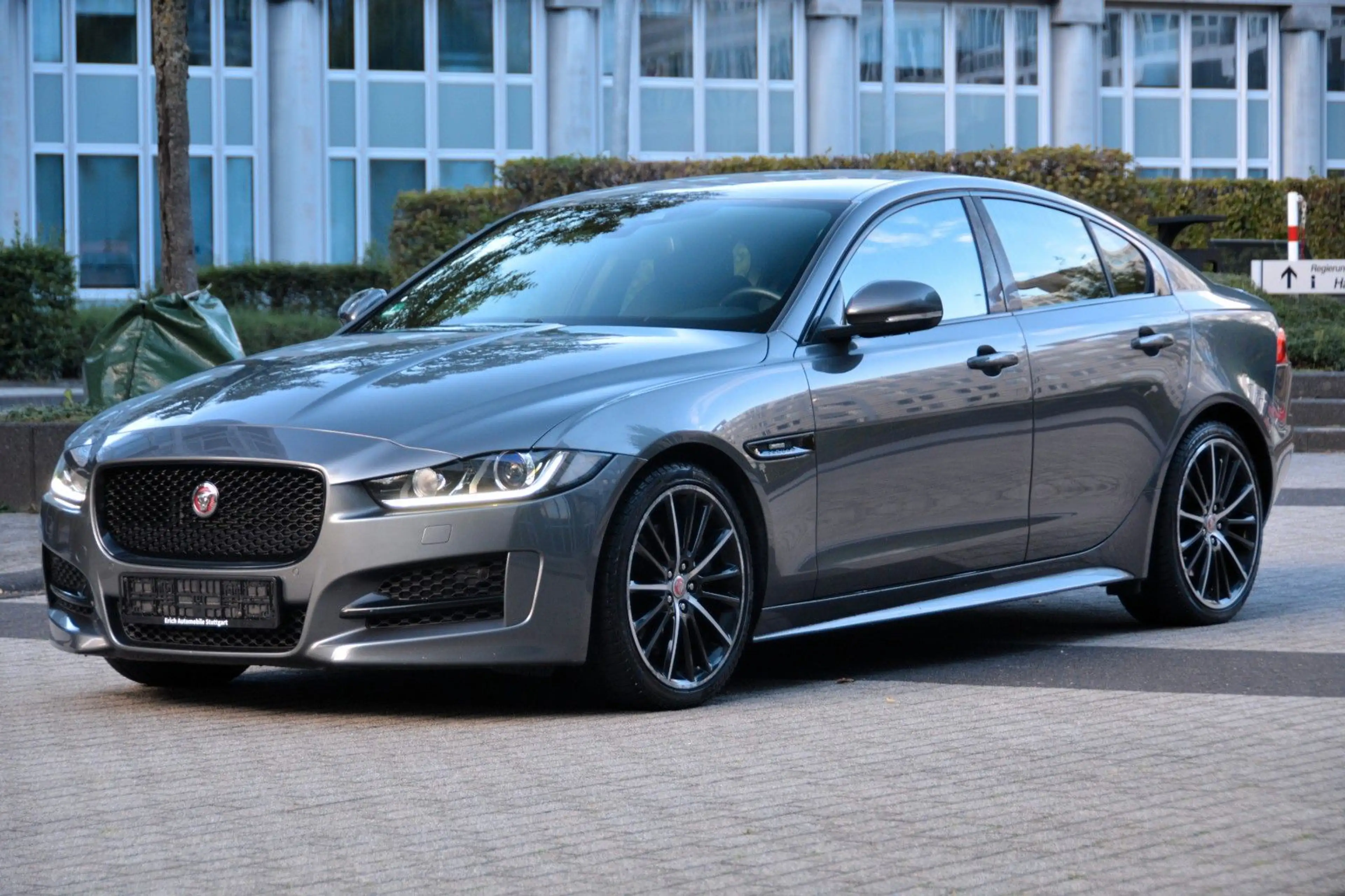 Jaguar XE R-Sport| 2.HAND| BI-XENON| KAMERA| LEDER| SZH