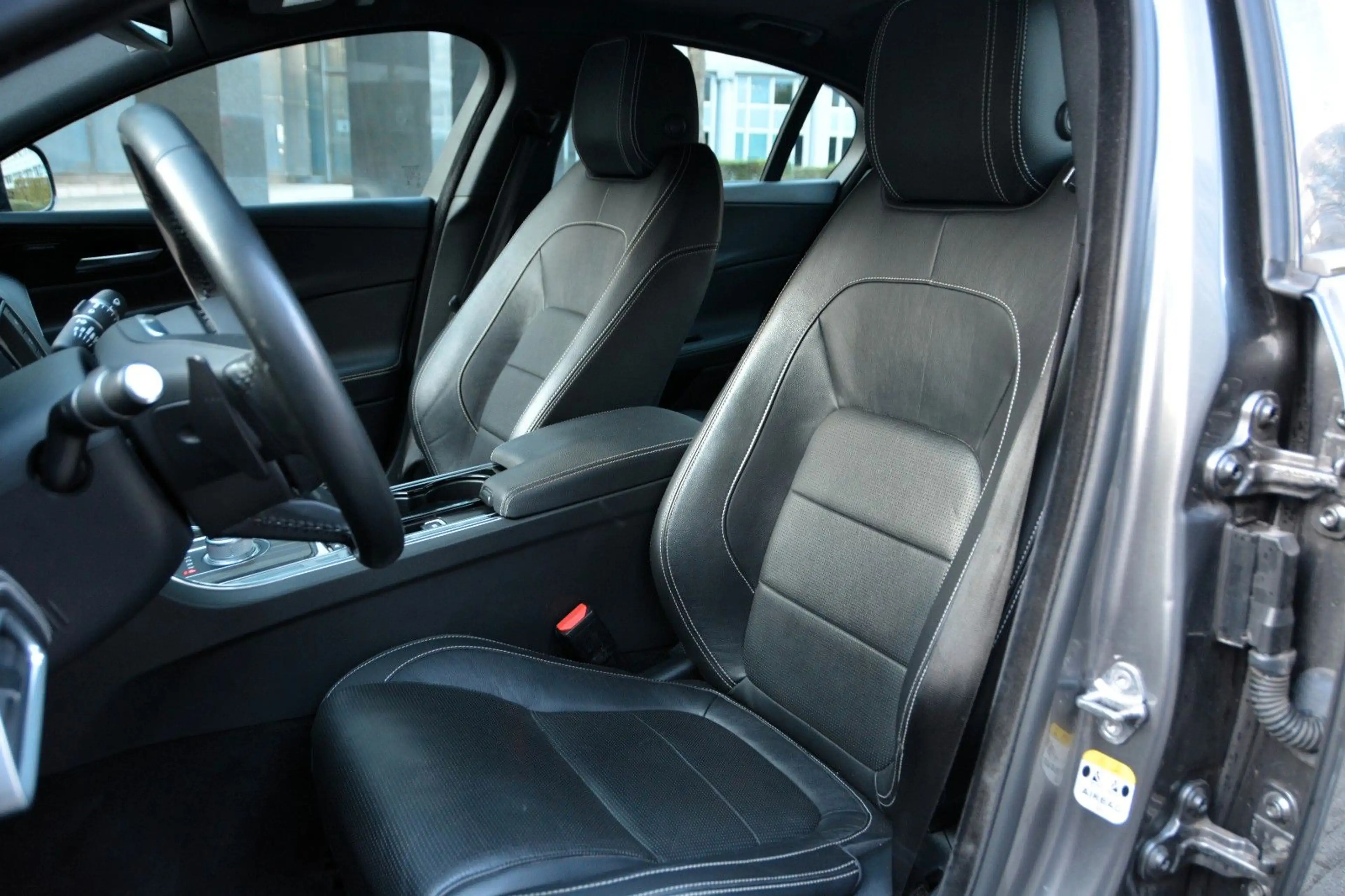Jaguar XE R-Sport| 2.HAND| BI-XENON| KAMERA| LEDER| SZH — photo 15