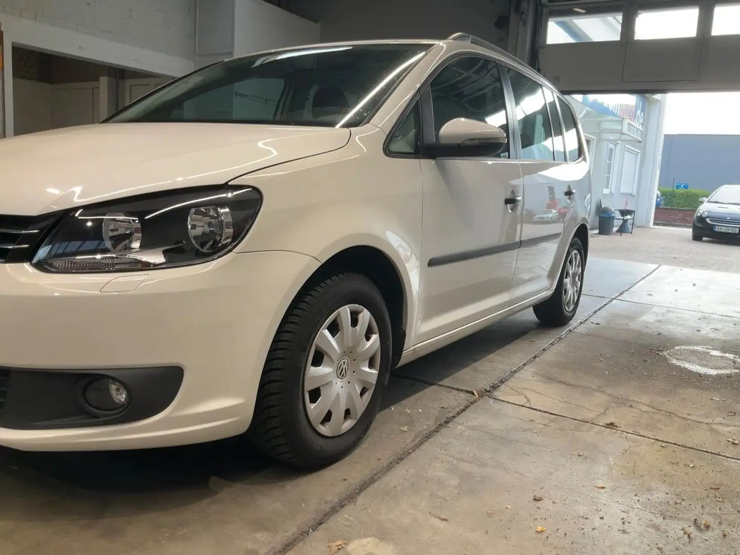 Volkswagen Touran Trendline BMT*AHK*TUV NEU*SHZ*PANORAMA* Weiß - 2