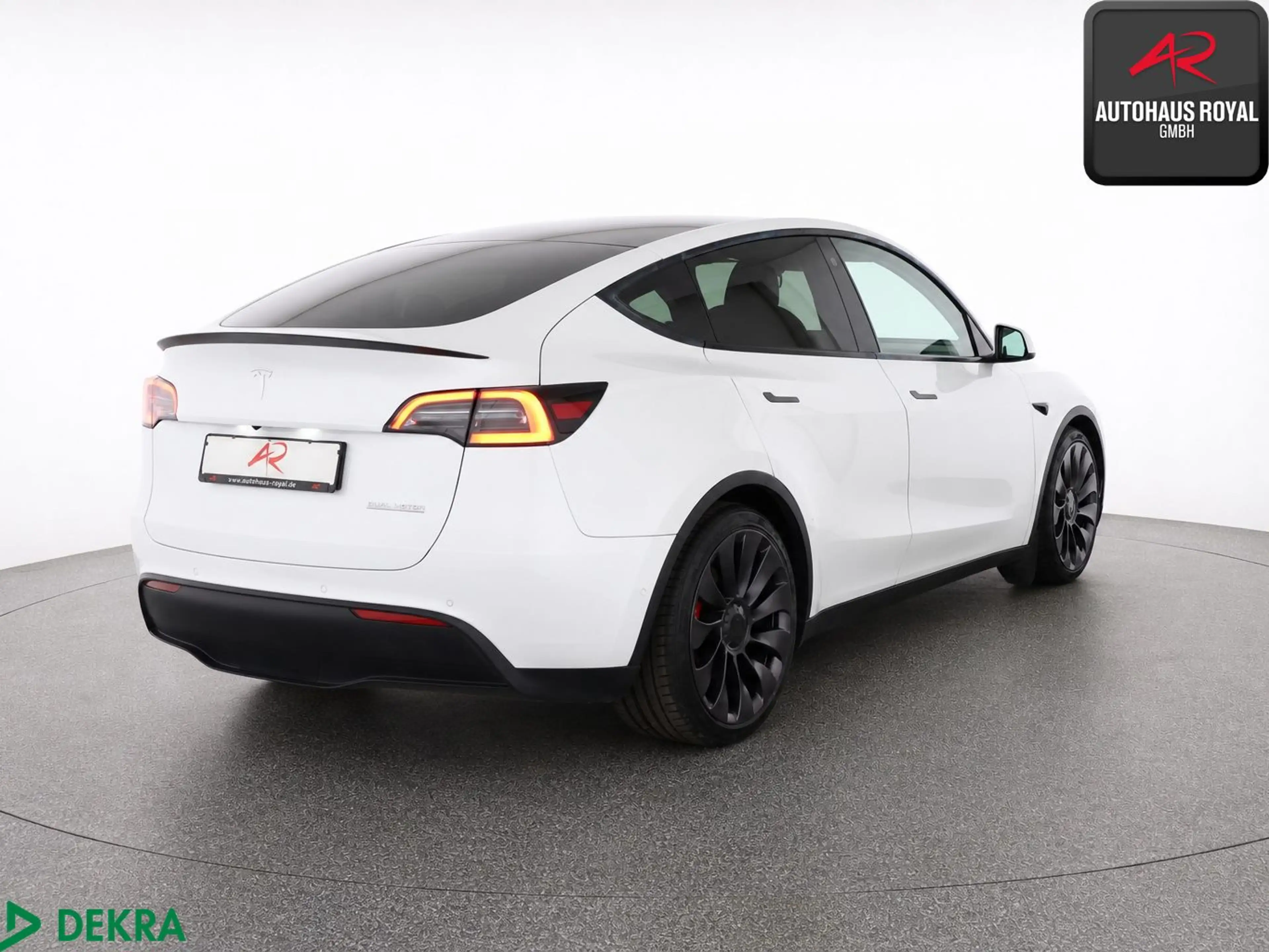 Tesla Model Y PERFORMANCE Dual Motor AWD PANO,360GRAD — photo 5