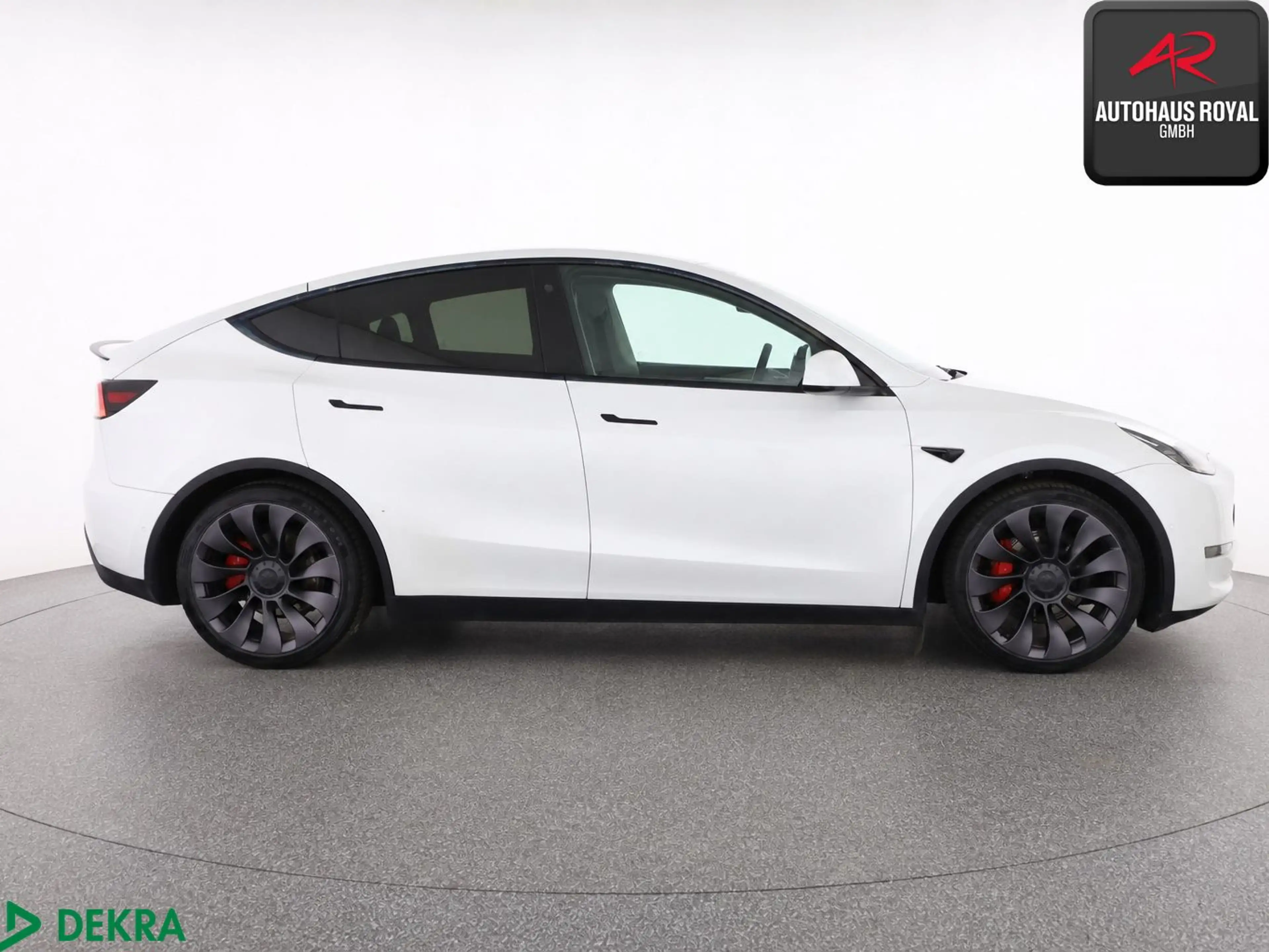 Tesla Model Y PERFORMANCE Dual Motor AWD PANO,360GRAD — photo 6
