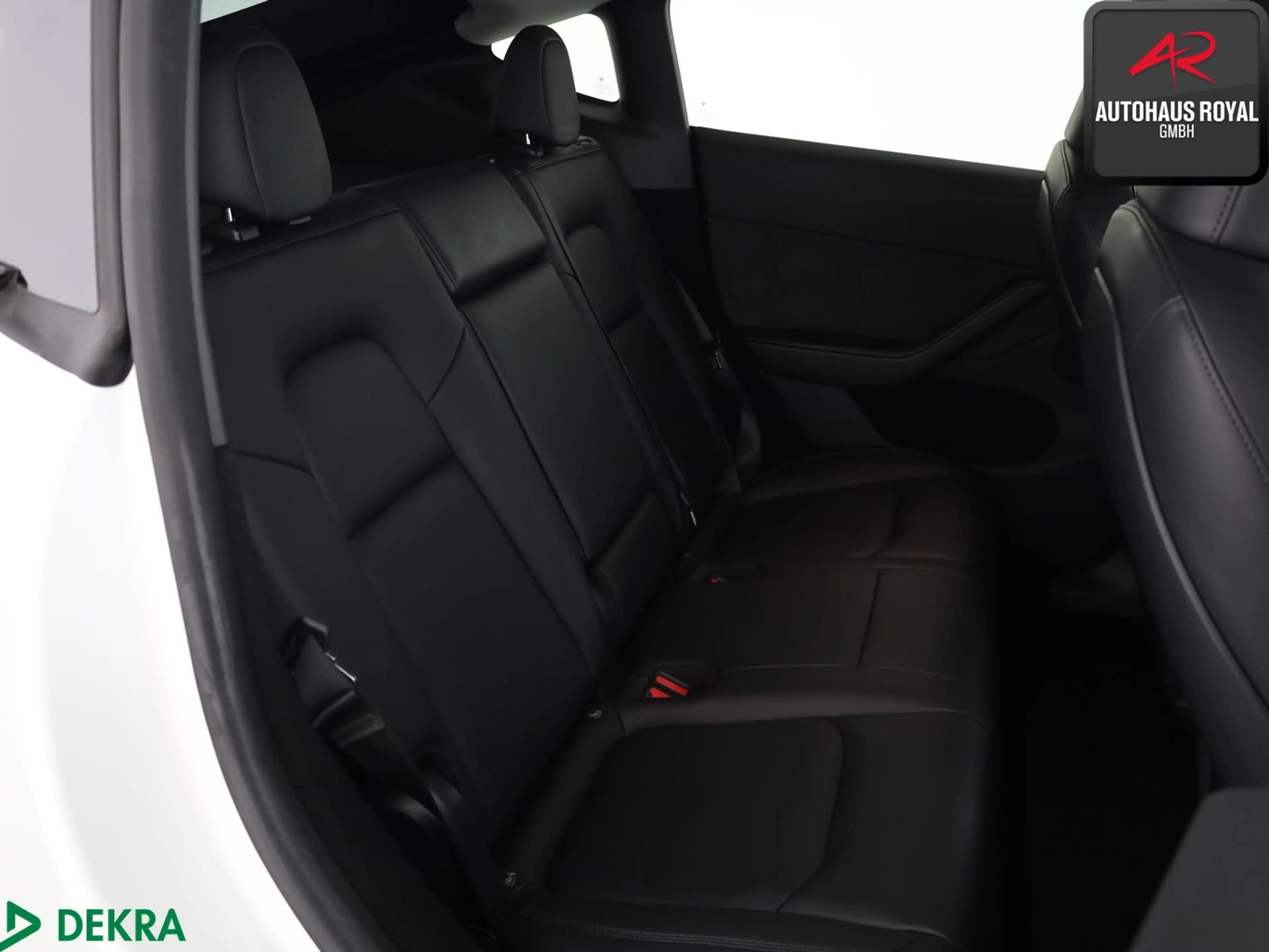 Tesla Model Y PERFORMANCE Dual Motor AWD PANO,360GRAD — photo 13