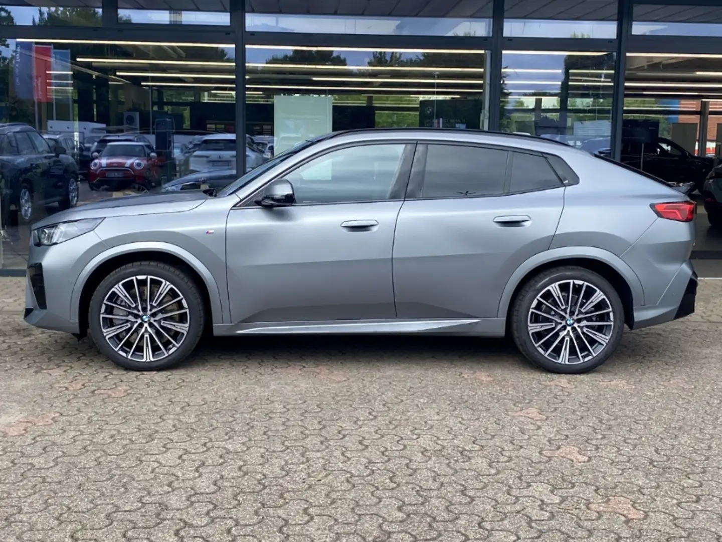 BMW X2 sDrive20i M Sport Park-Assistent HUD Iconic Glow Grau - 2