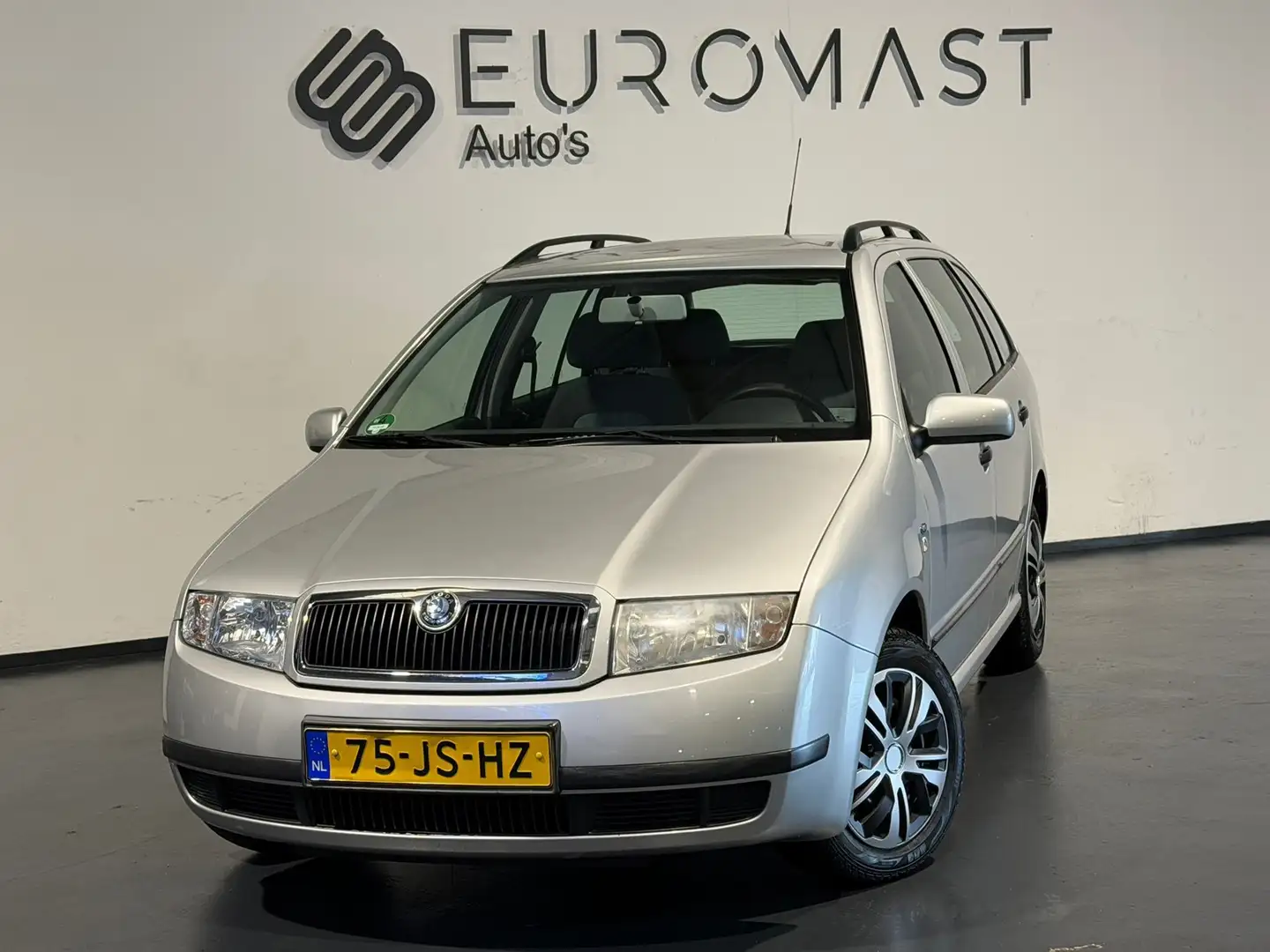 Skoda Fabia Combi 1.4 Comfort Airco - Nieuw apk Grau - 1