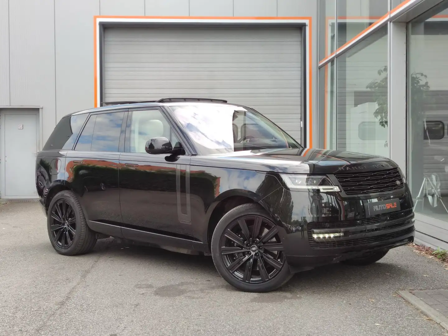 Land Rover Range Rover P510e 3.0 Autobiography SVO leather/Pano/4WS/HUD Zwart - 2