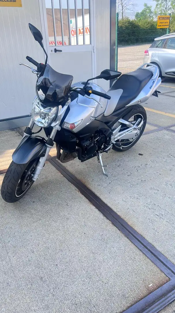 Suzuki GSR 600 Gri - 2