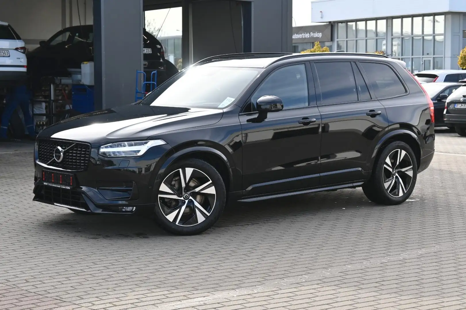 Volvo XC90 B5D AWD R-Design*LED*PANO*STHZ*360*LUFT*B&W Schwarz - 1