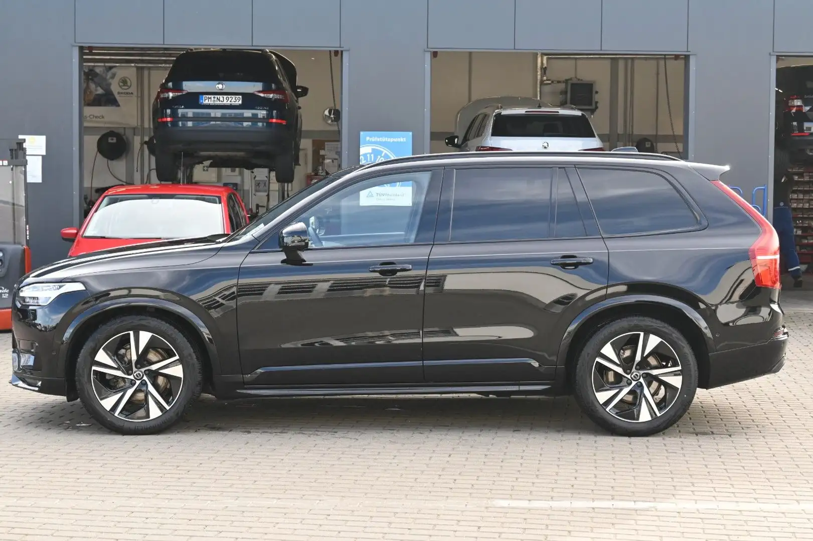 Volvo XC90 B5D AWD R-Design*LED*PANO*STHZ*360*LUFT*B&W Schwarz - 2