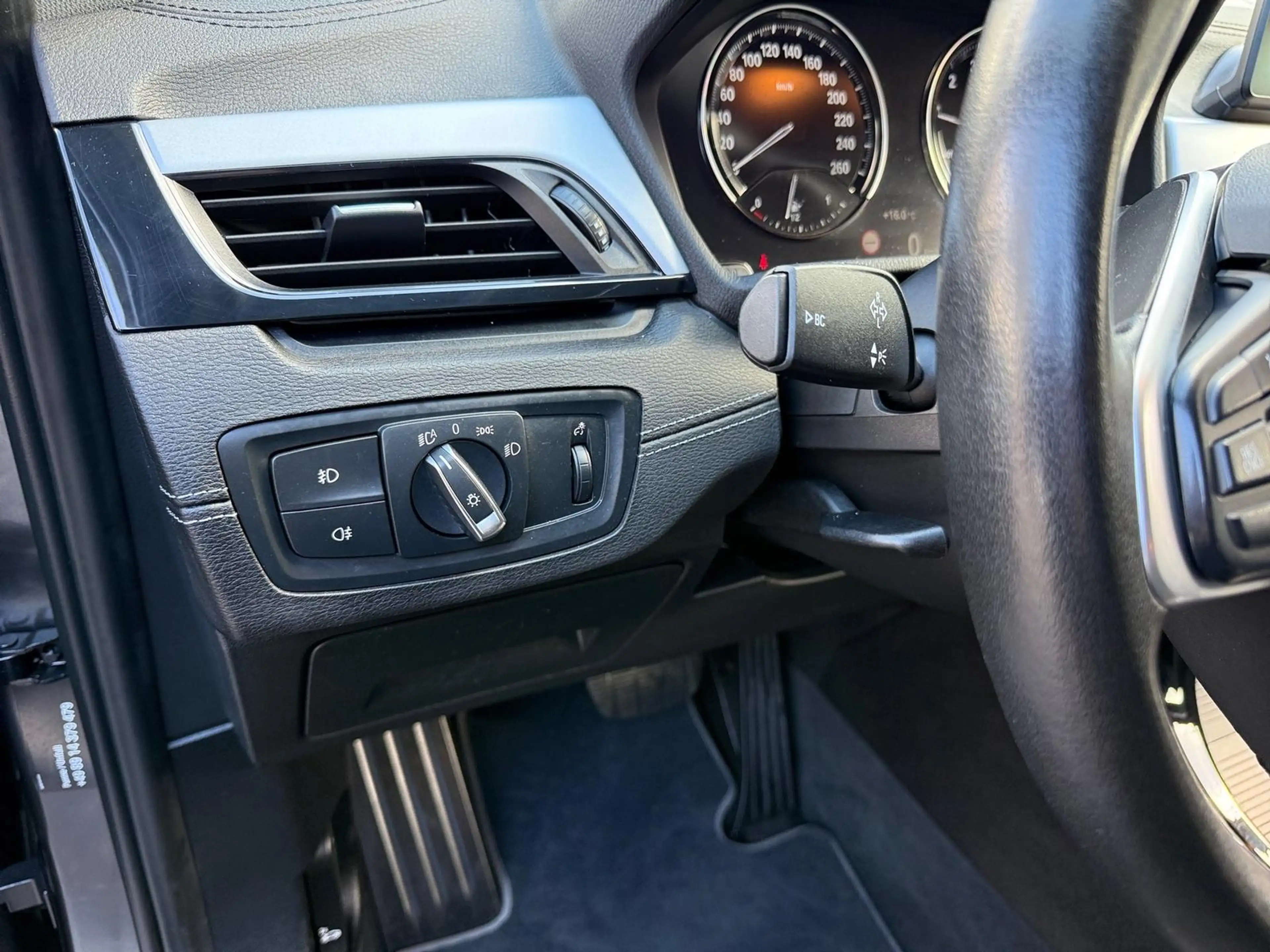 BMW X2 sDrive 20 i Advantage Navi Prof LED Kamera — photo 5