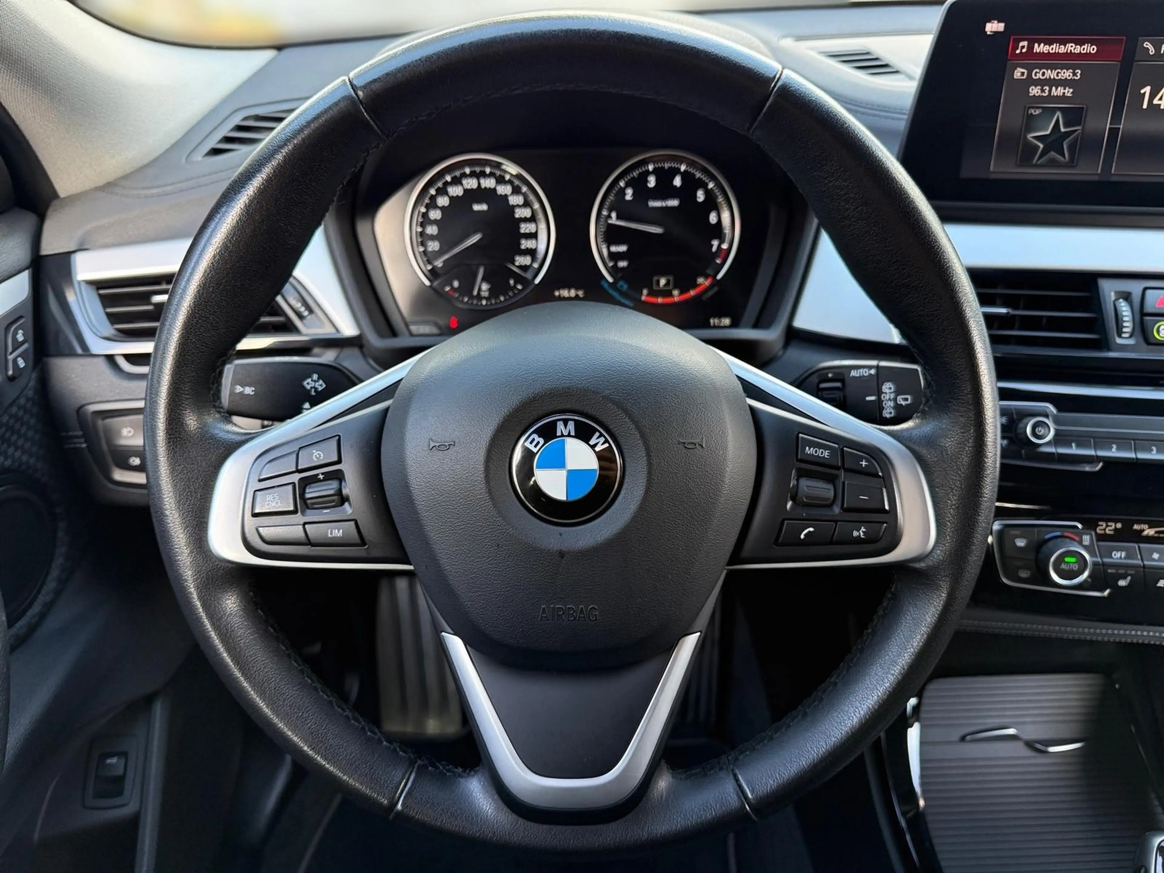 BMW X2 sDrive 20 i Advantage Navi Prof LED Kamera — photo 7