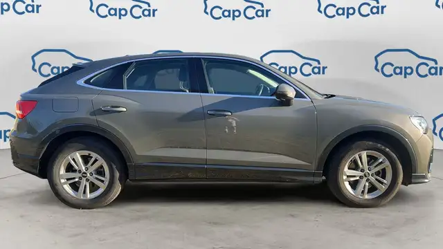 Audi Q3 view 4