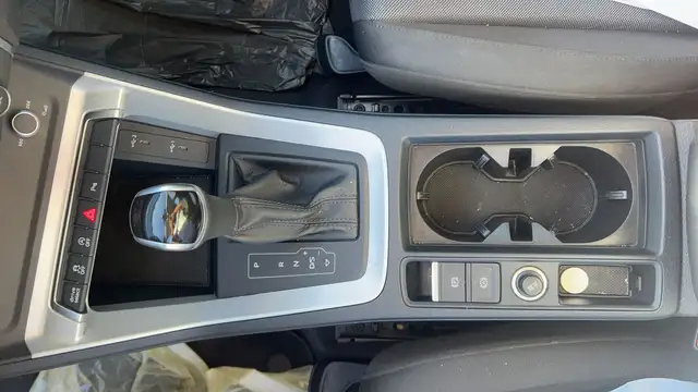 Audi Q3 view 13