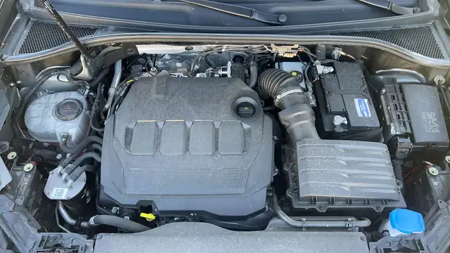 Audi Q3 view 15