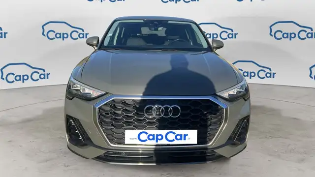 Audi Q3 view 5
